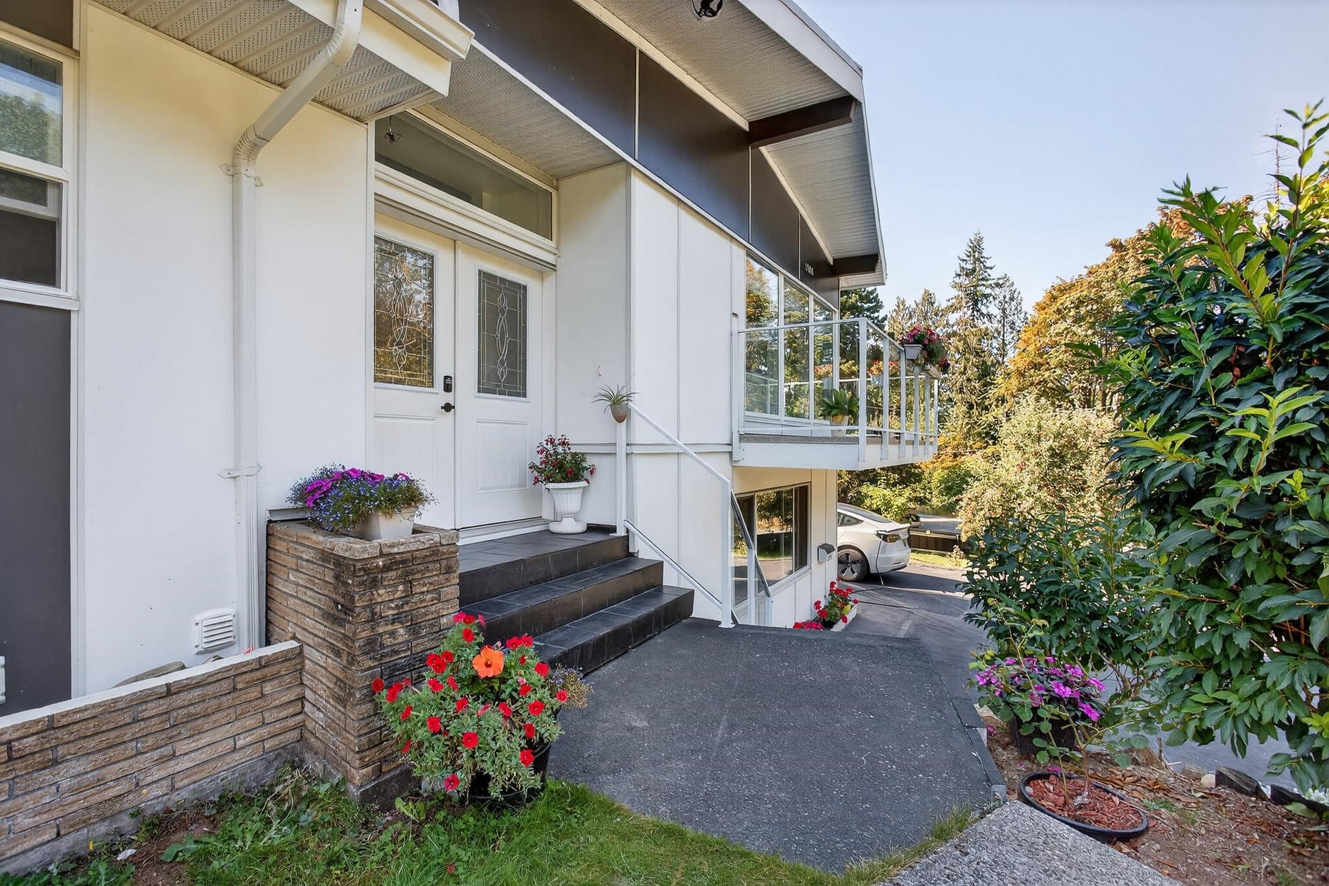 11906 100 Avenue, Surrey, V3V 2W1 — photo 3