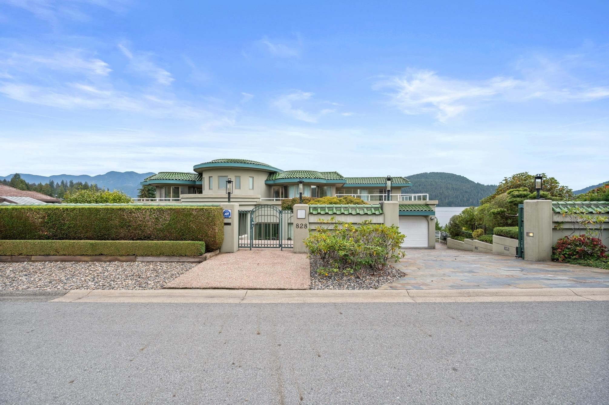 828 Beachview Drive, North Vancouver, V7G 1R1 — photo 5