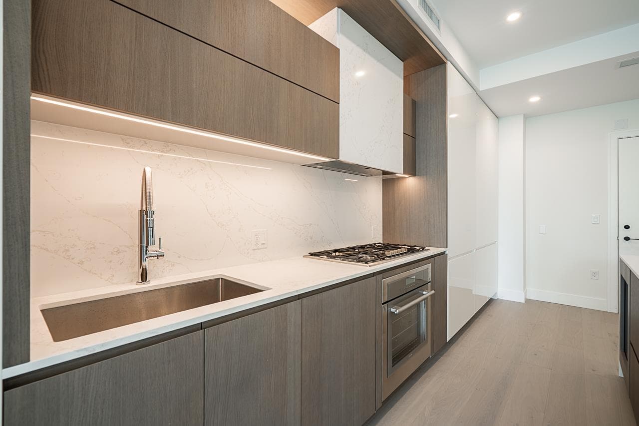 212 - 1342 Johnston Road, White Rock, V4B 0C7 — photo 2