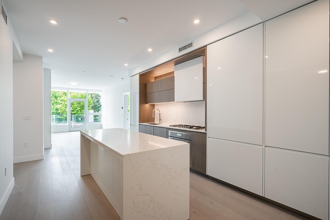 212 - 1342 Johnston Road, White Rock