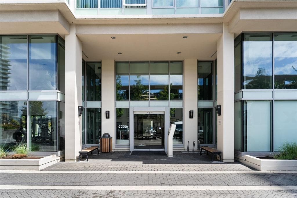 405 - 2200 Douglas Road, Burnaby, V5C 5A7 — photo 2