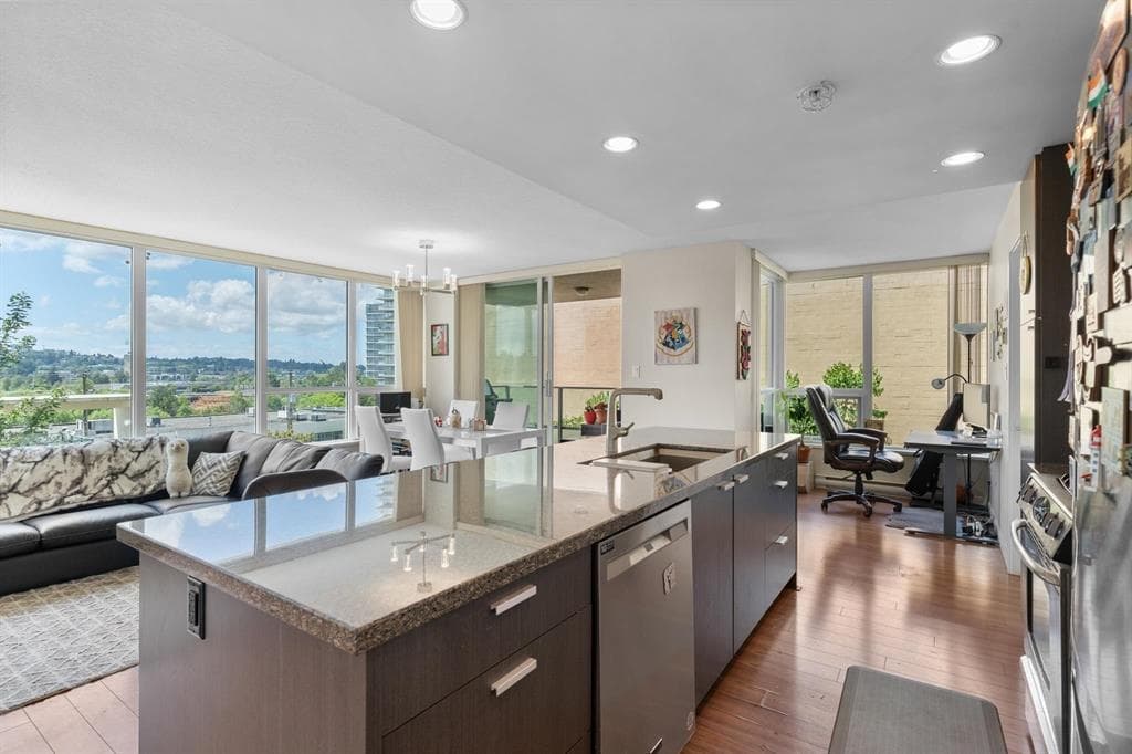 405 - 2200 Douglas Road, Burnaby, V5C 5A7 — photo 5