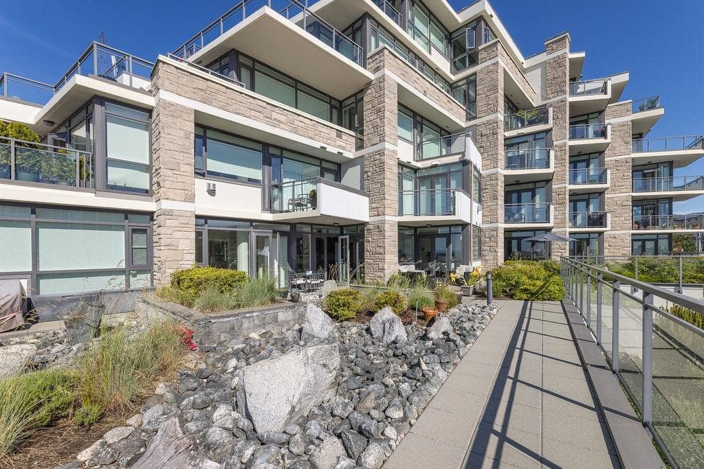 203 - 5665 Teredo Street, Sechelt