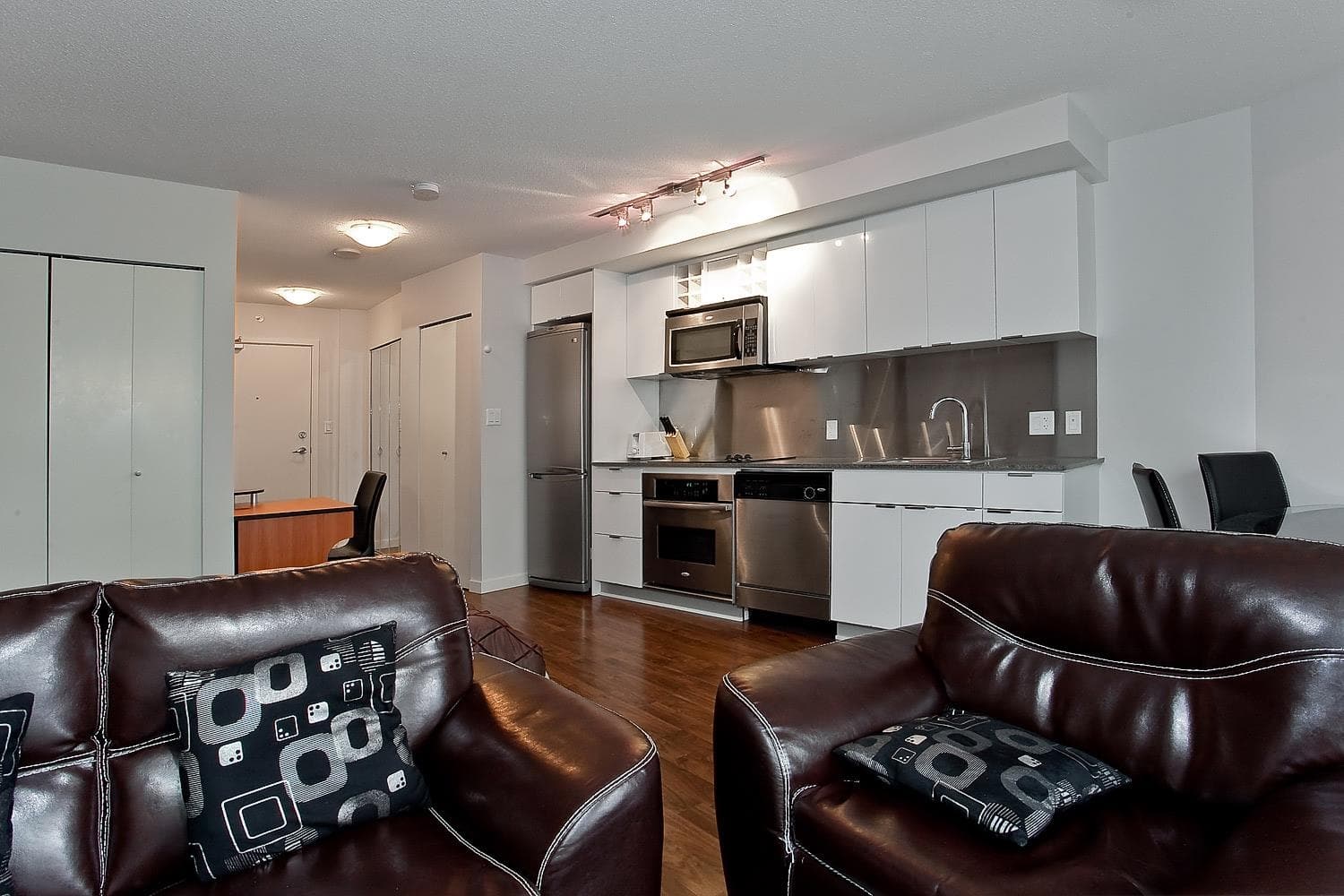608 - 233 Robson Street, Vancouver