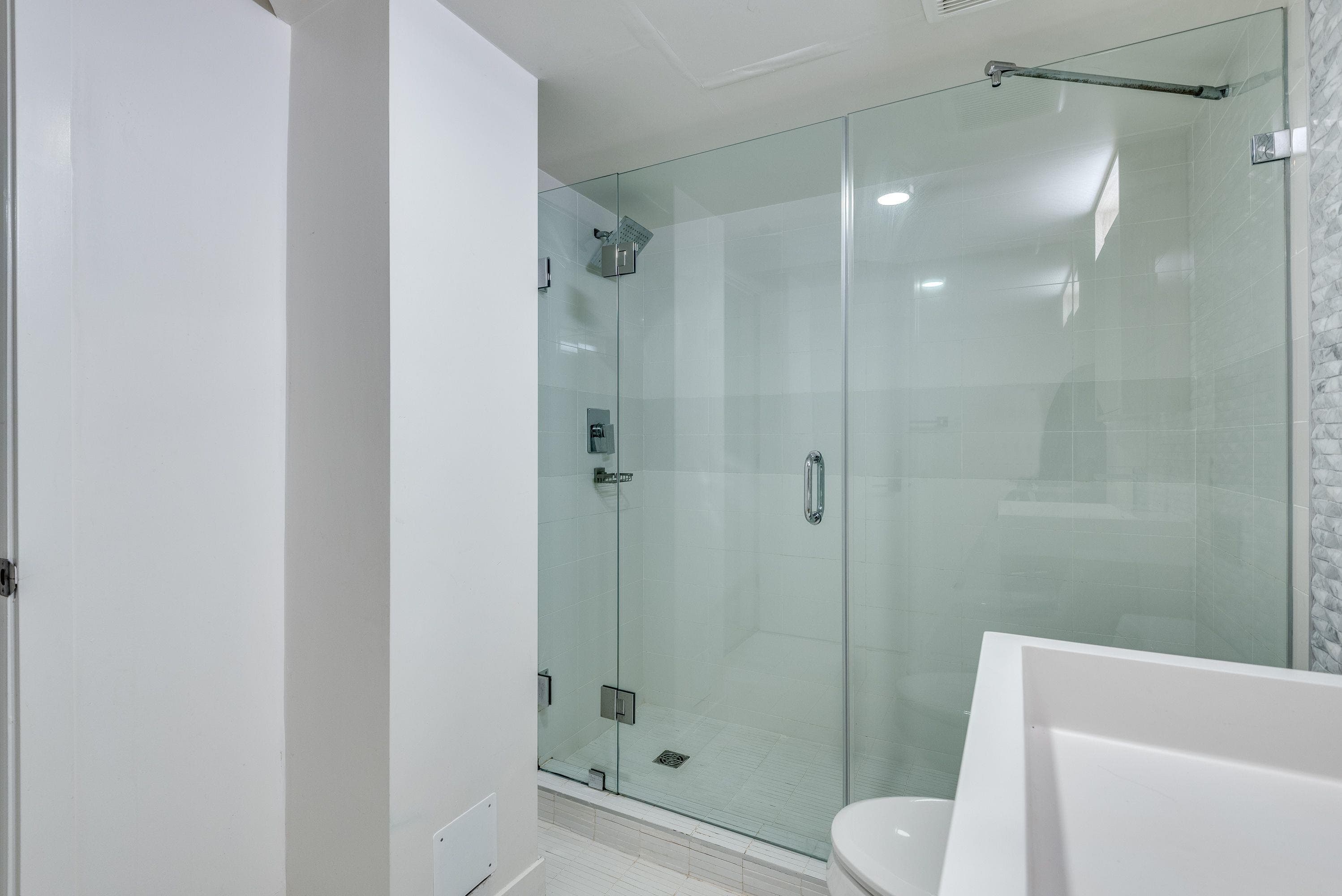 003 - 1425 Haro Street, Vancouver, V6G 1G2 — photo 2