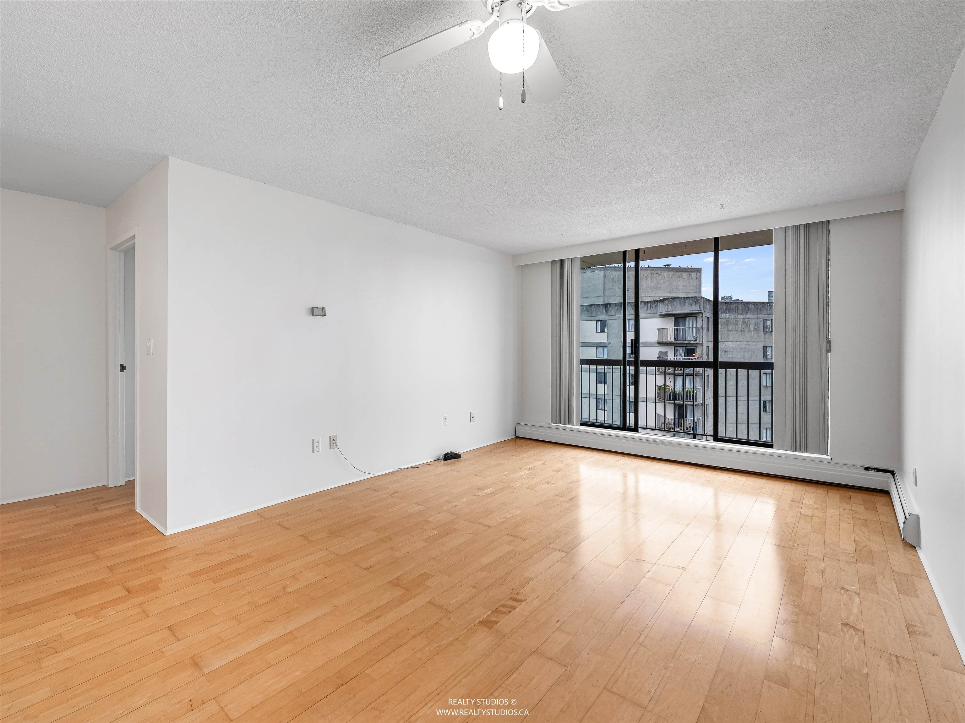 1605 - 145 St. Georges Avenue, North Vancouver, V7L 3G8 — photo 2