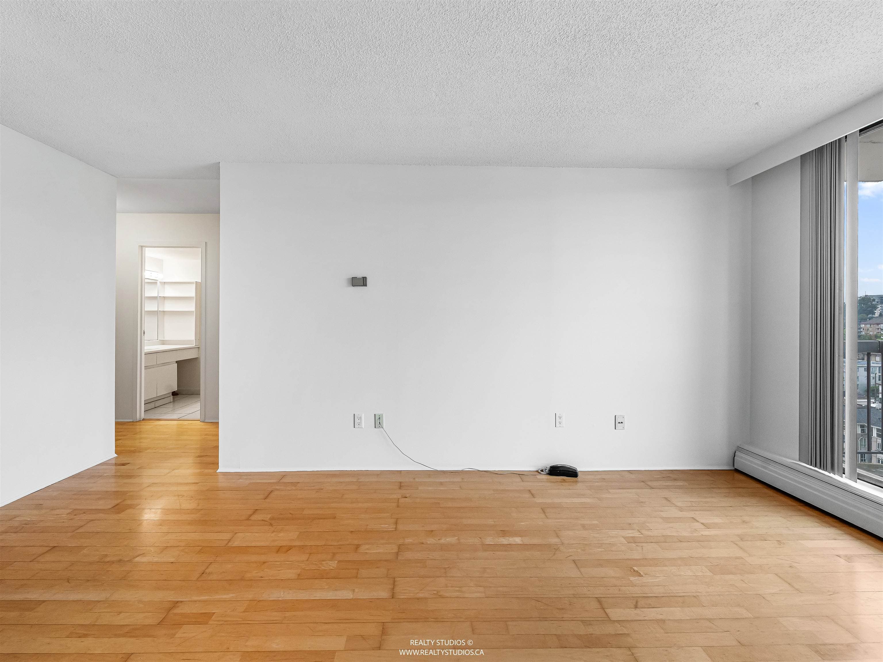 1605 - 145 St. Georges Avenue, North Vancouver, V7L 3G8 — photo 3