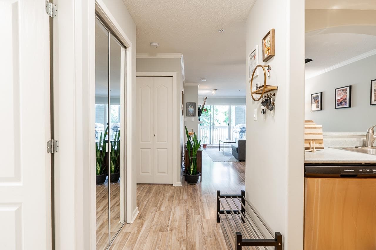 208 - 22022 49 Avenue, Langley, V3A 3R9 — photo 2