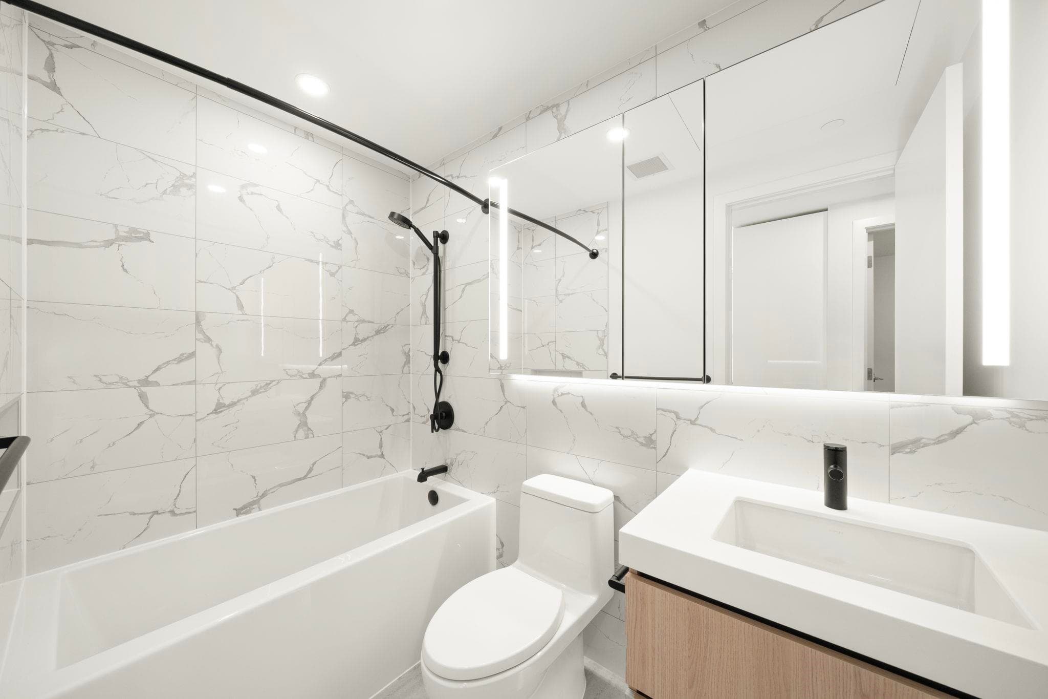 201 - 5987 Wilson Avenue, Burnaby, V5H 2R3 — photo 3