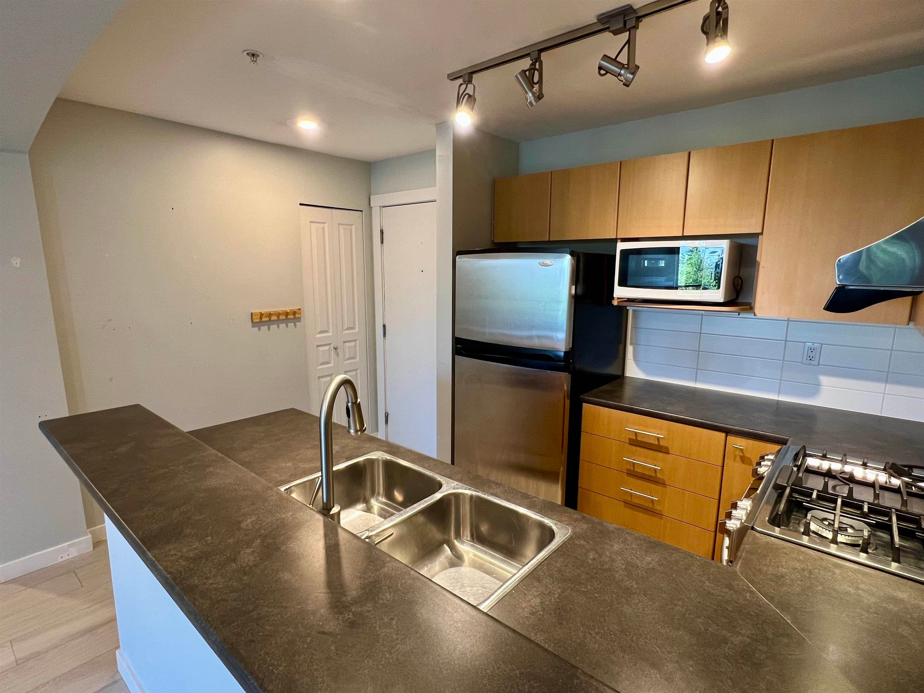 311 - 9329 University Crescent, Burnaby, V5A 4Y4 — photo 4