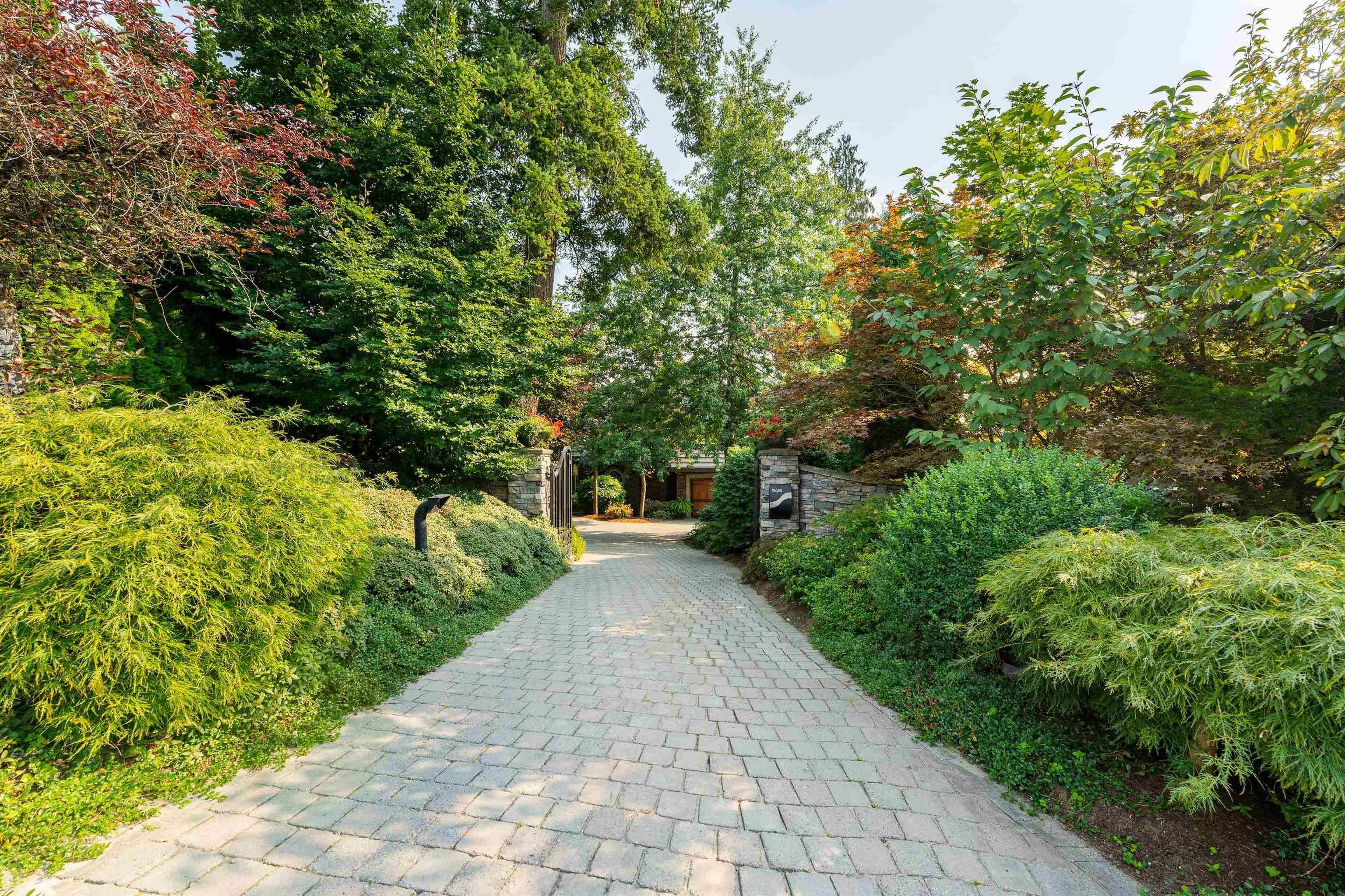 18638 54a Avenue, Surrey, V3S 8L5 — photo 5
