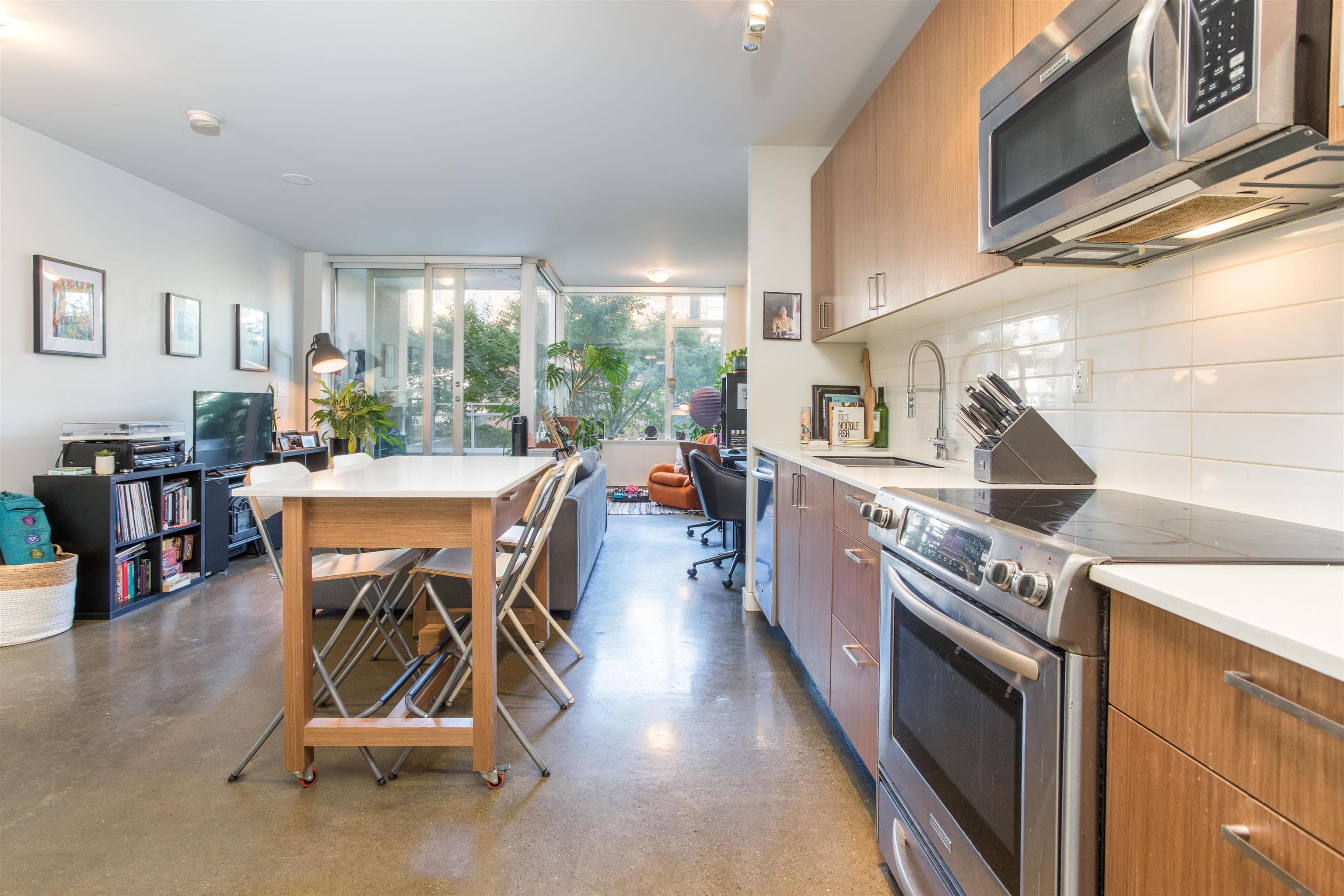310 - 221 Union Street, Vancouver, V6A 0B4 — photo 1