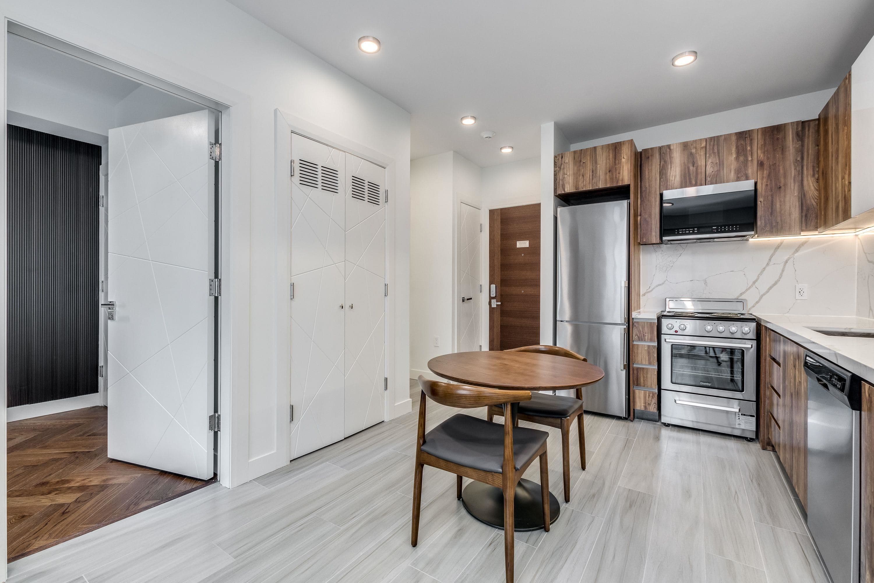 303 - 1168 Pendrell Street, Vancouver, V6E 1L4 — photo 2