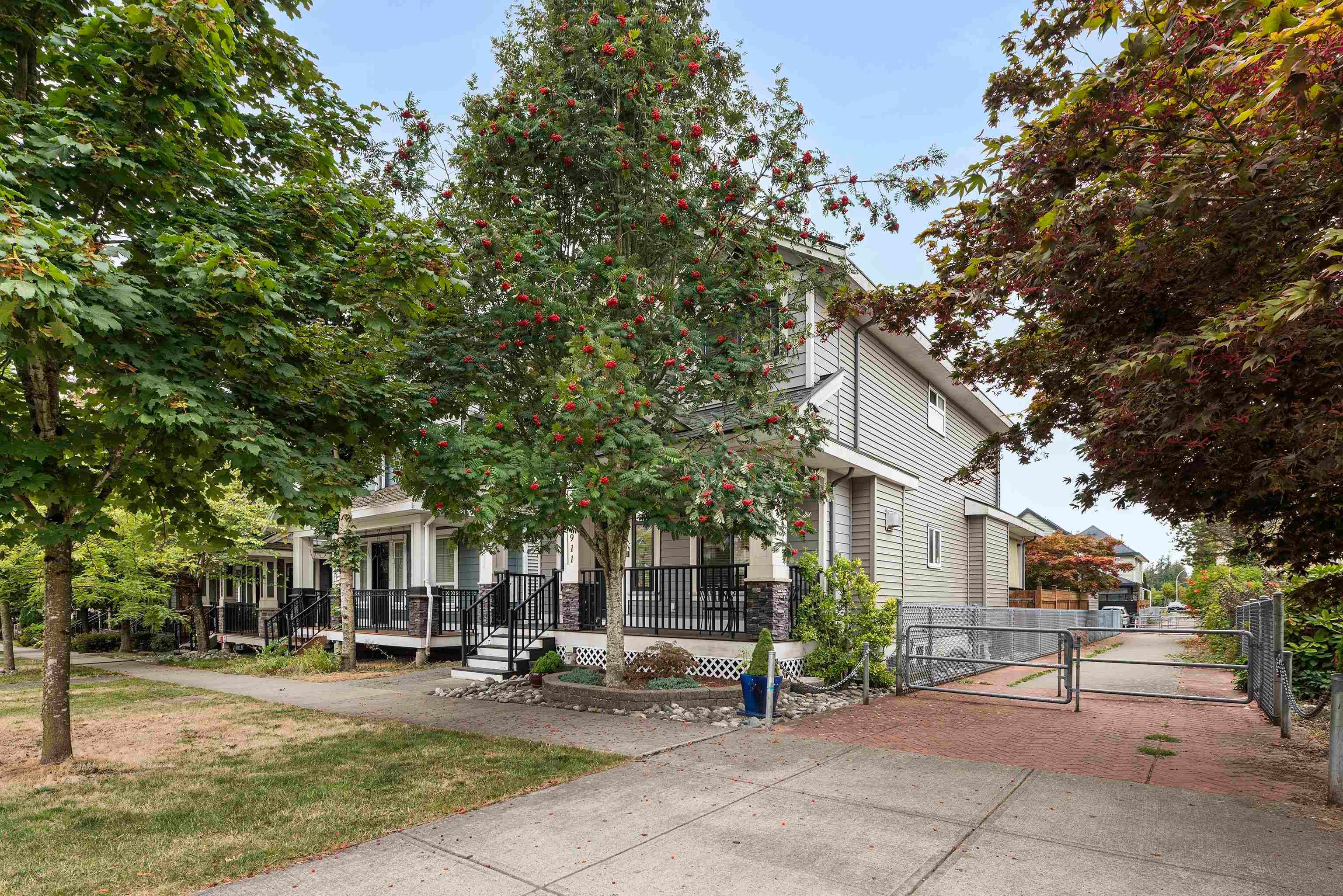 5911 131a Street, Surrey, V3X 0E4 — photo 3