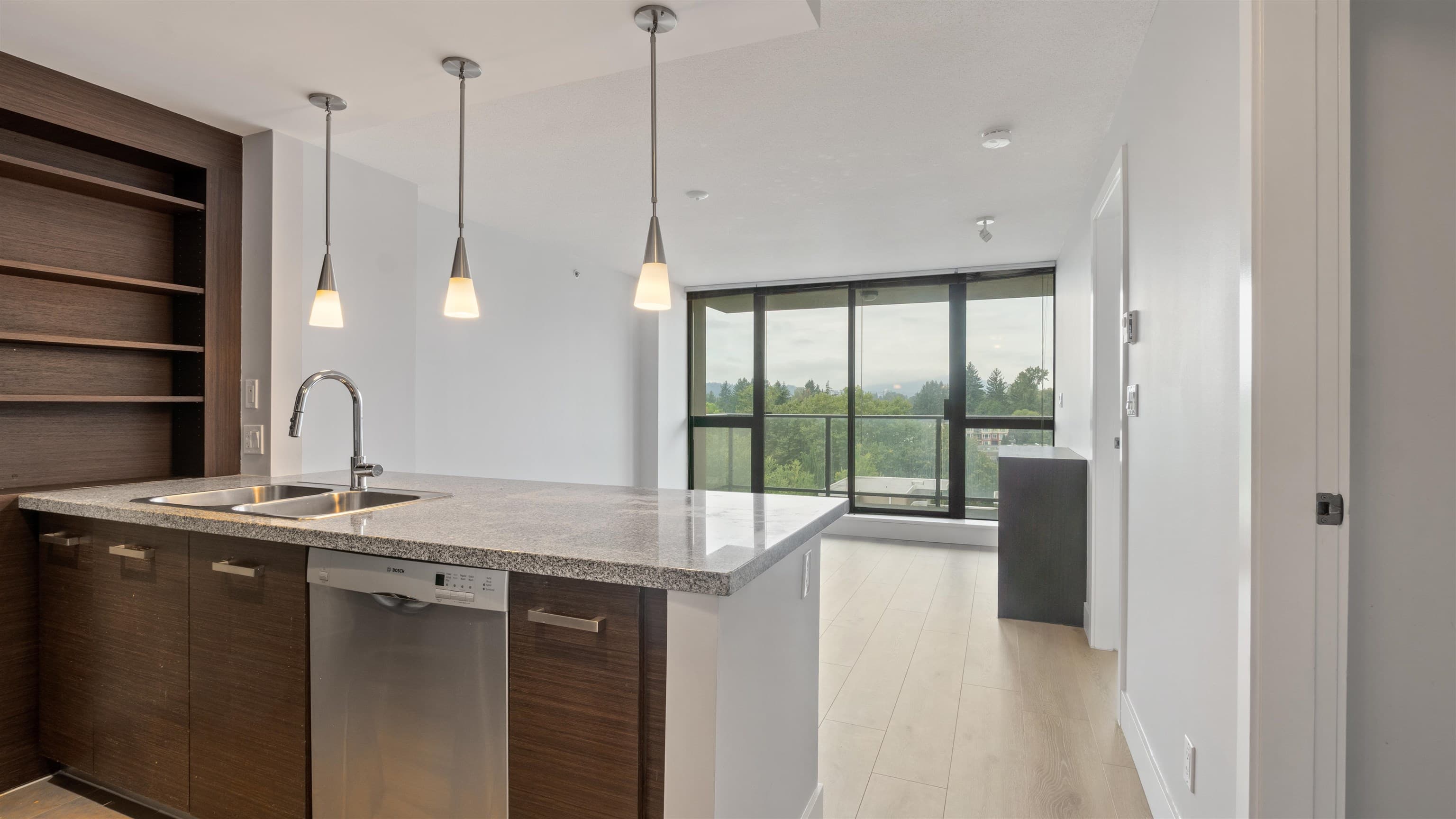 806 - 2959 Glen Drive, Coquitlam, V3B 0B8 — photo 2