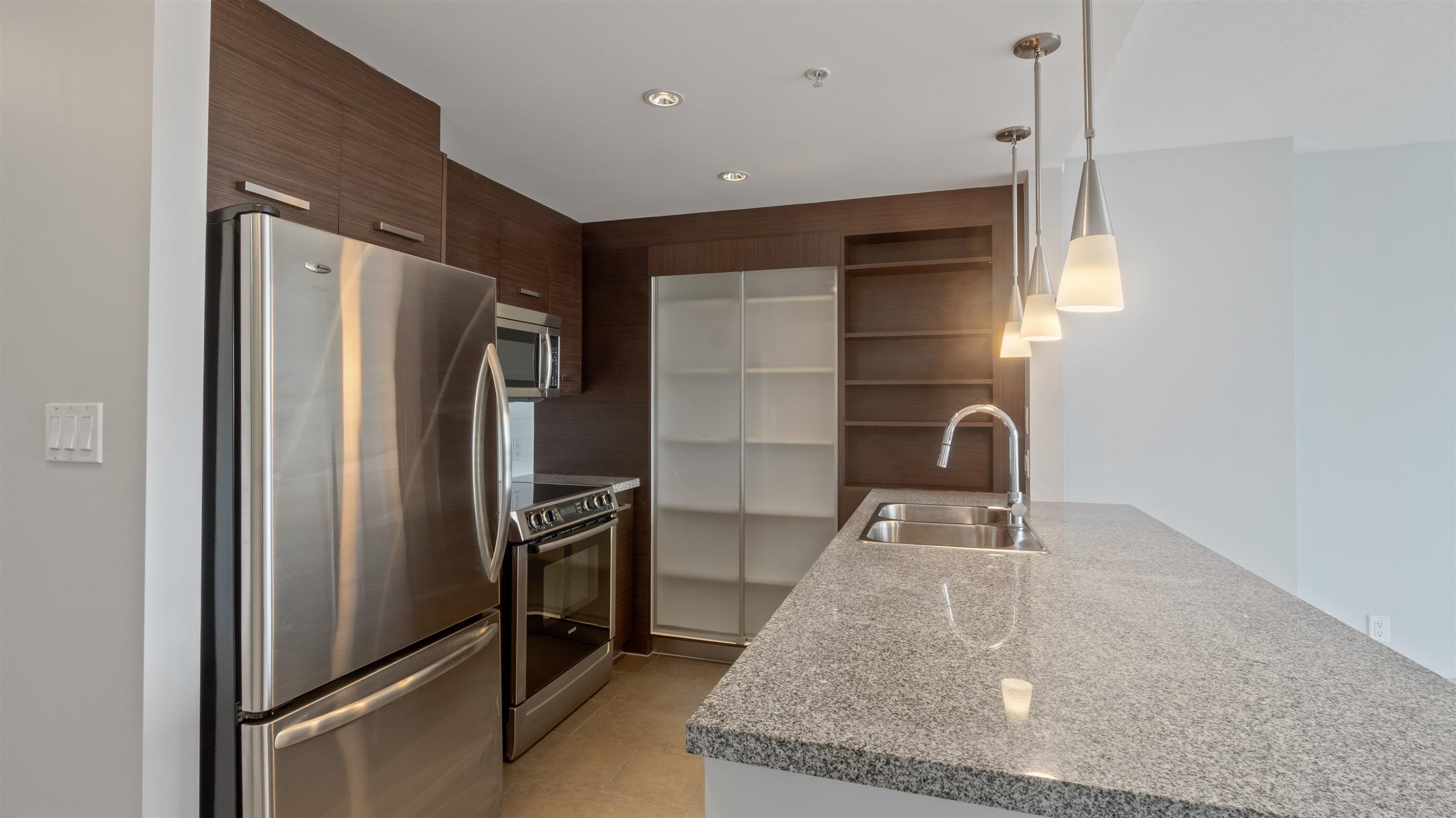 806 - 2959 Glen Drive, Coquitlam, V3B 0B8 — photo 3