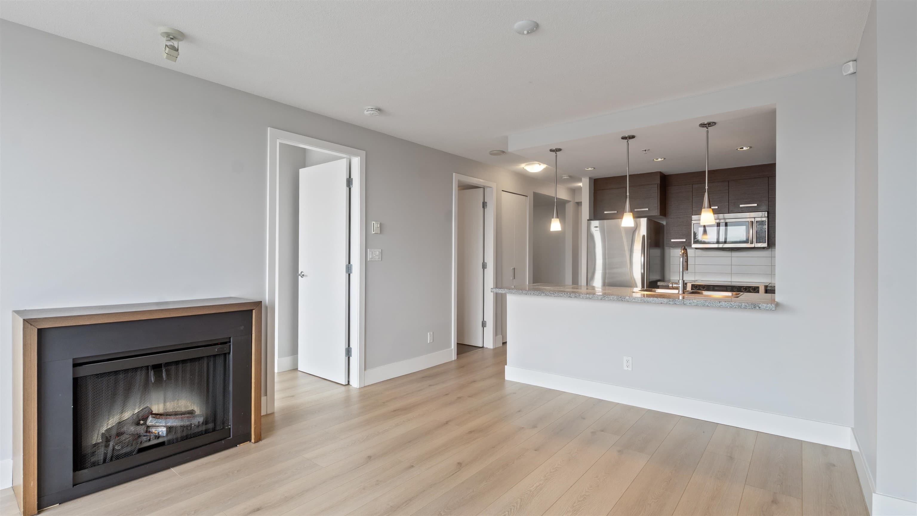 806 - 2959 Glen Drive, Coquitlam, V3B 0B8 — photo 1
