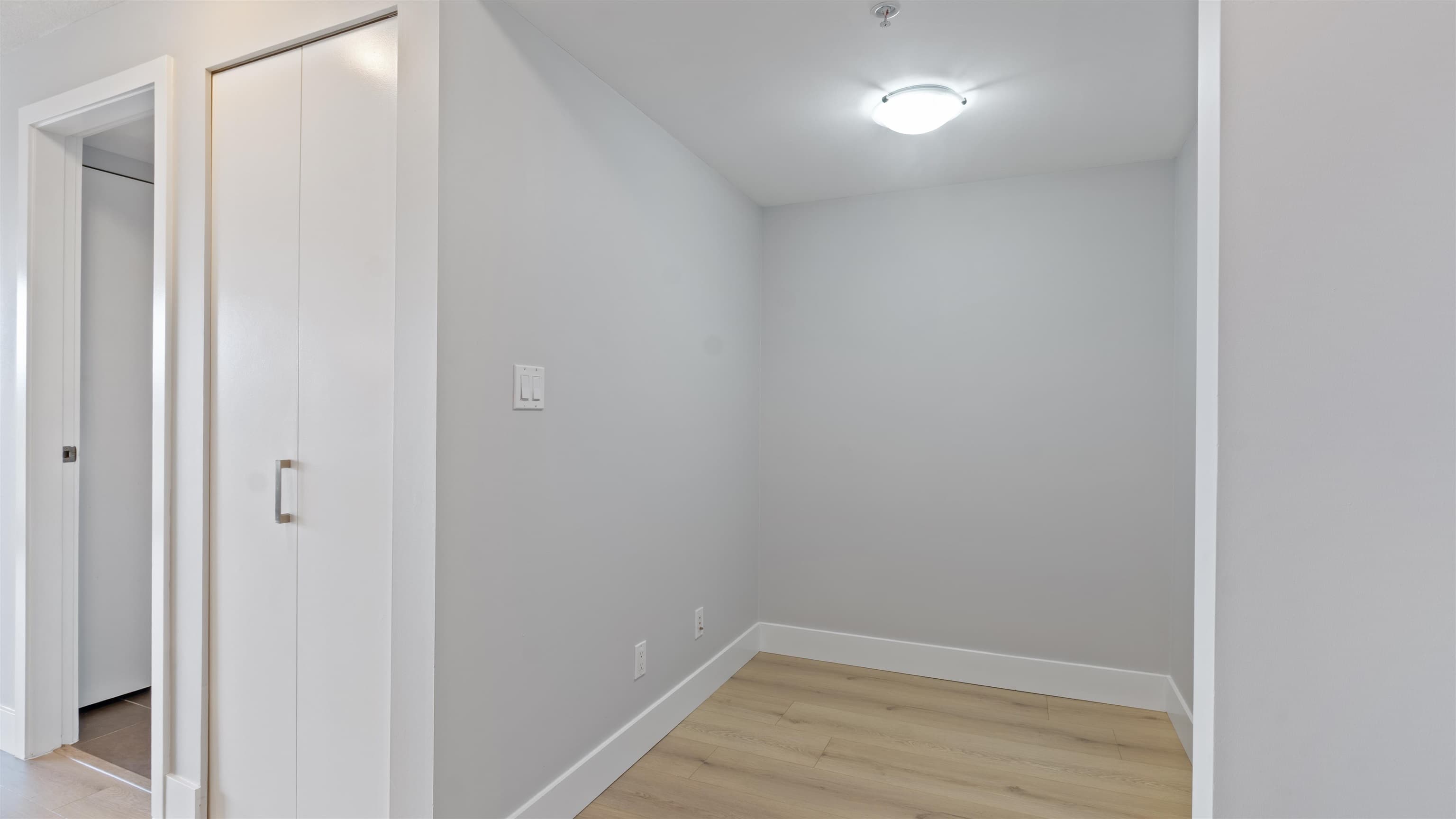 806 - 2959 Glen Drive, Coquitlam, V3B 0B8 — photo 5