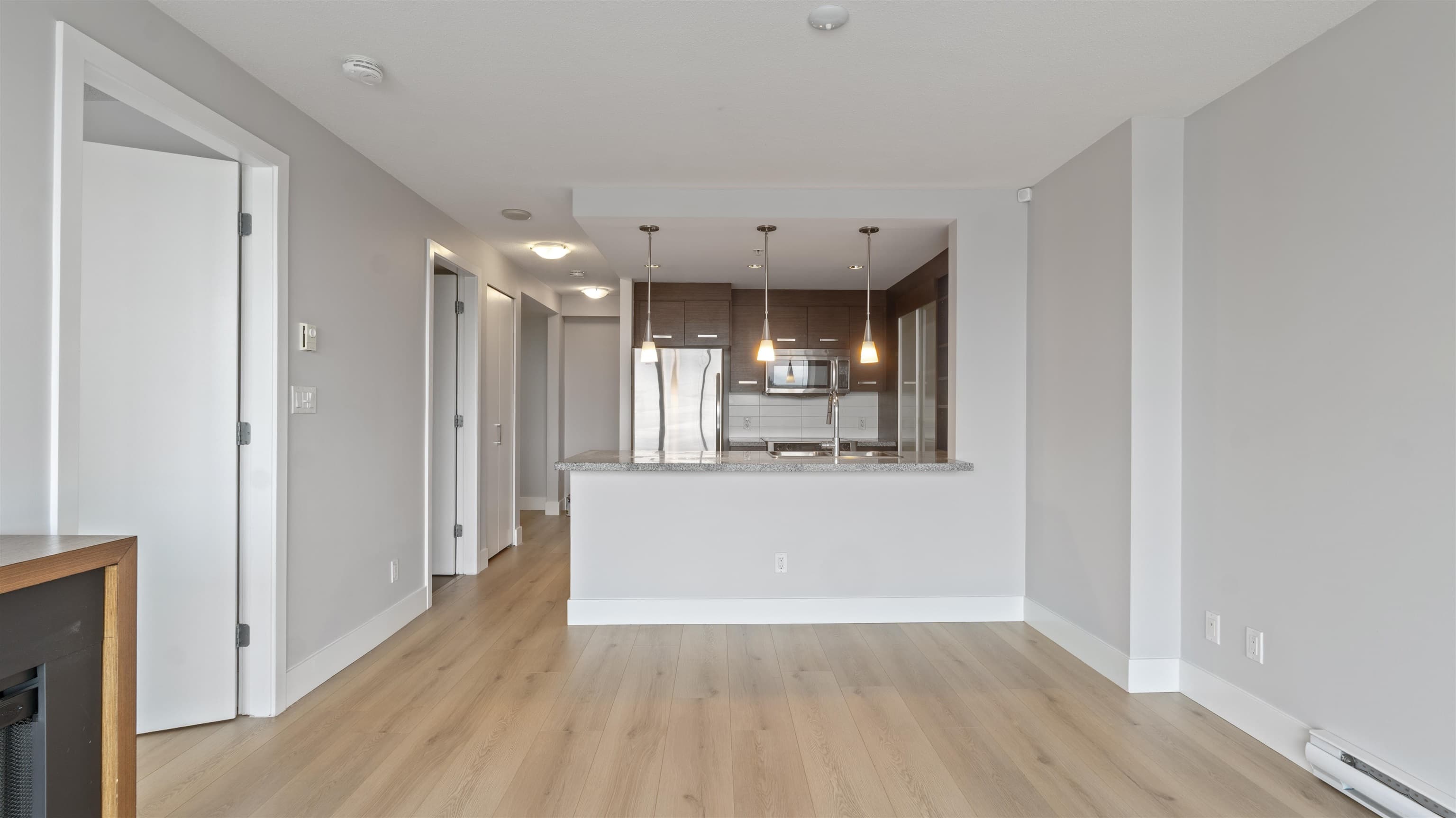 806 - 2959 Glen Drive, Coquitlam, V3B 0B8 — photo 4