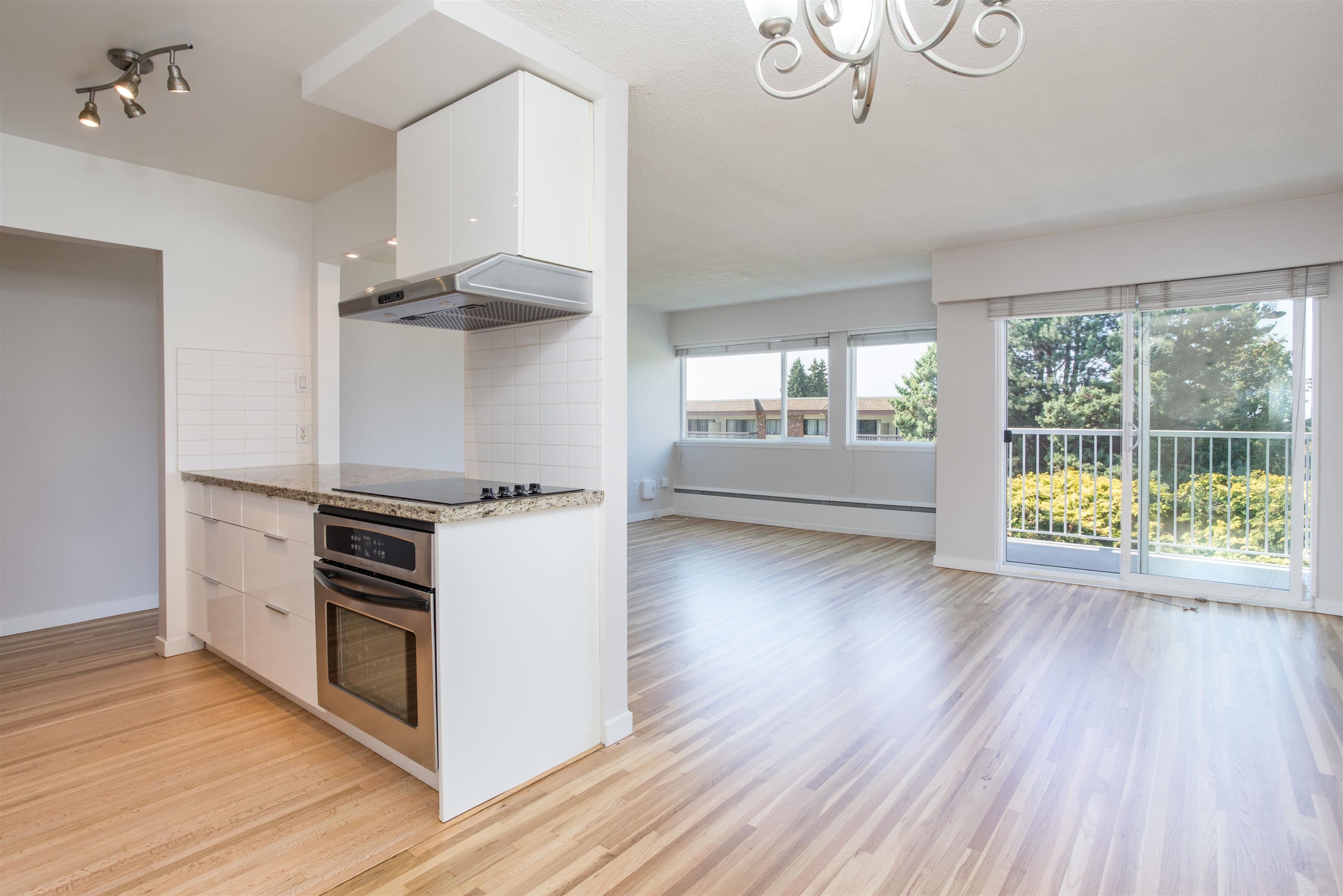 11 - 1450 Chesterfield Avenue, North Vancouver