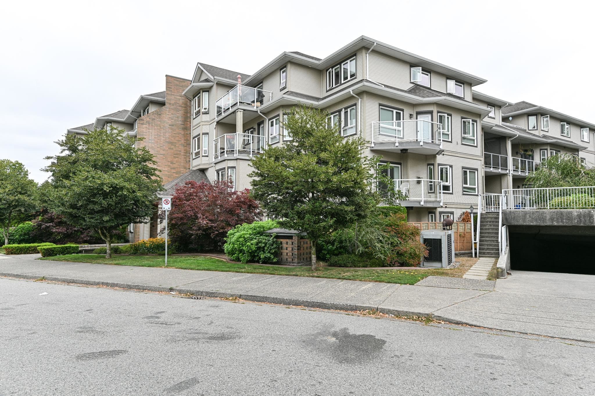 301 - 8142 120a Street, Surrey, V3W 0N1 — photo 2