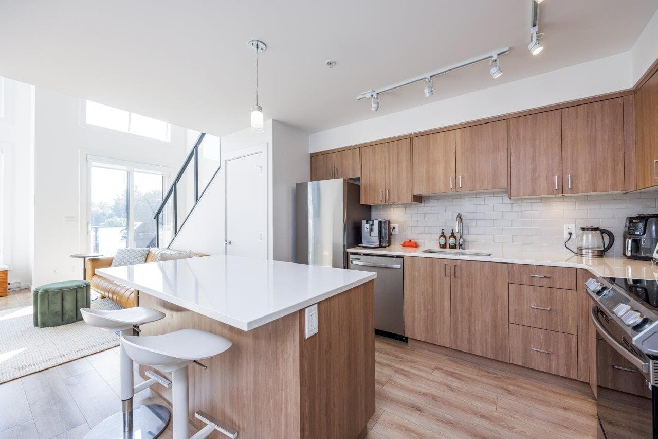 205 - 39769 Government Road, Squamish, V8B 0Z1 — photo 2