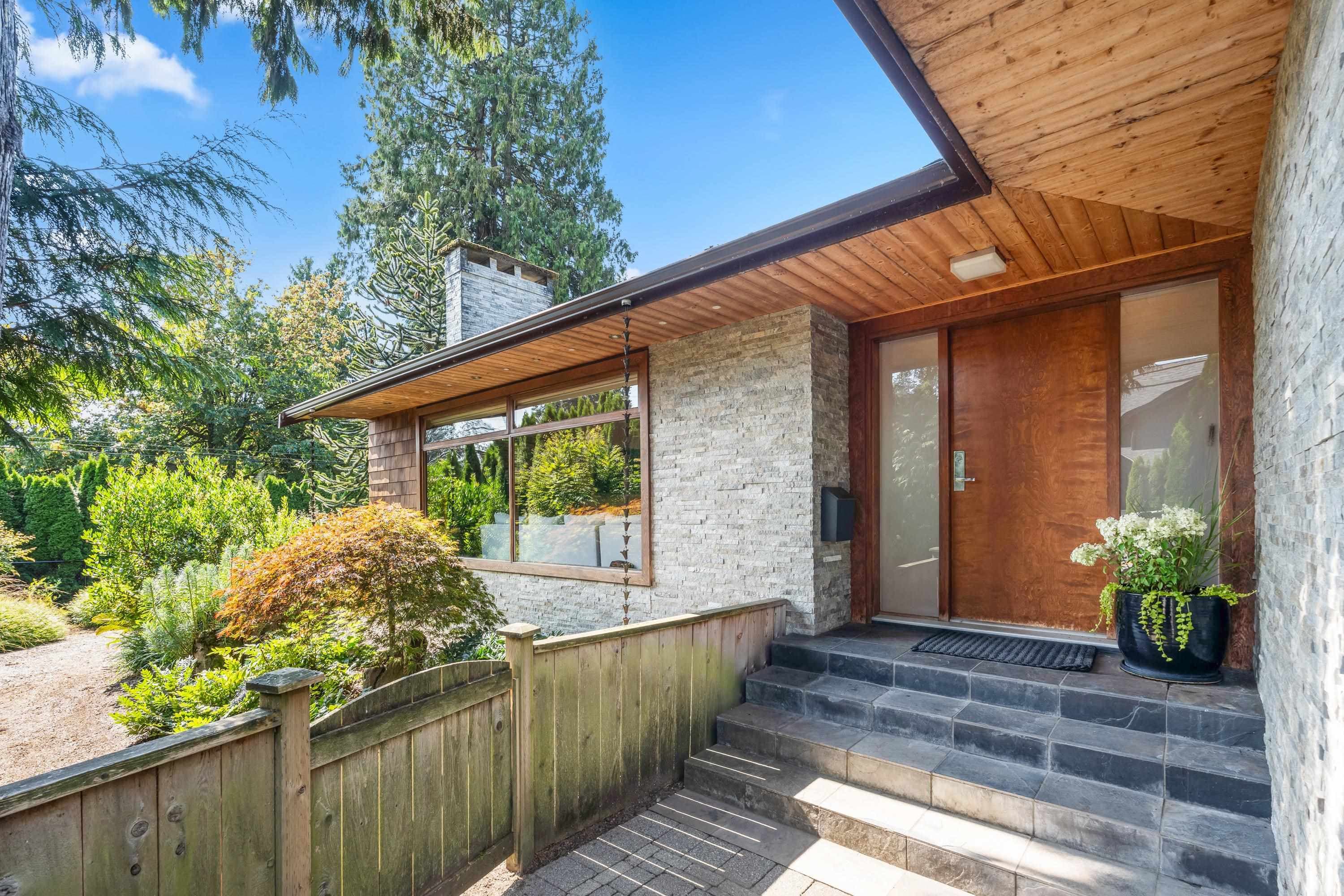 1325 25th Street, West Vancouver, V7V 4J4 — photo 2