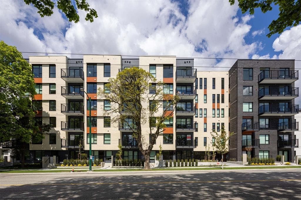 401 - 2235 E Broadway, Vancouver, V5N 0J5 — photo 1