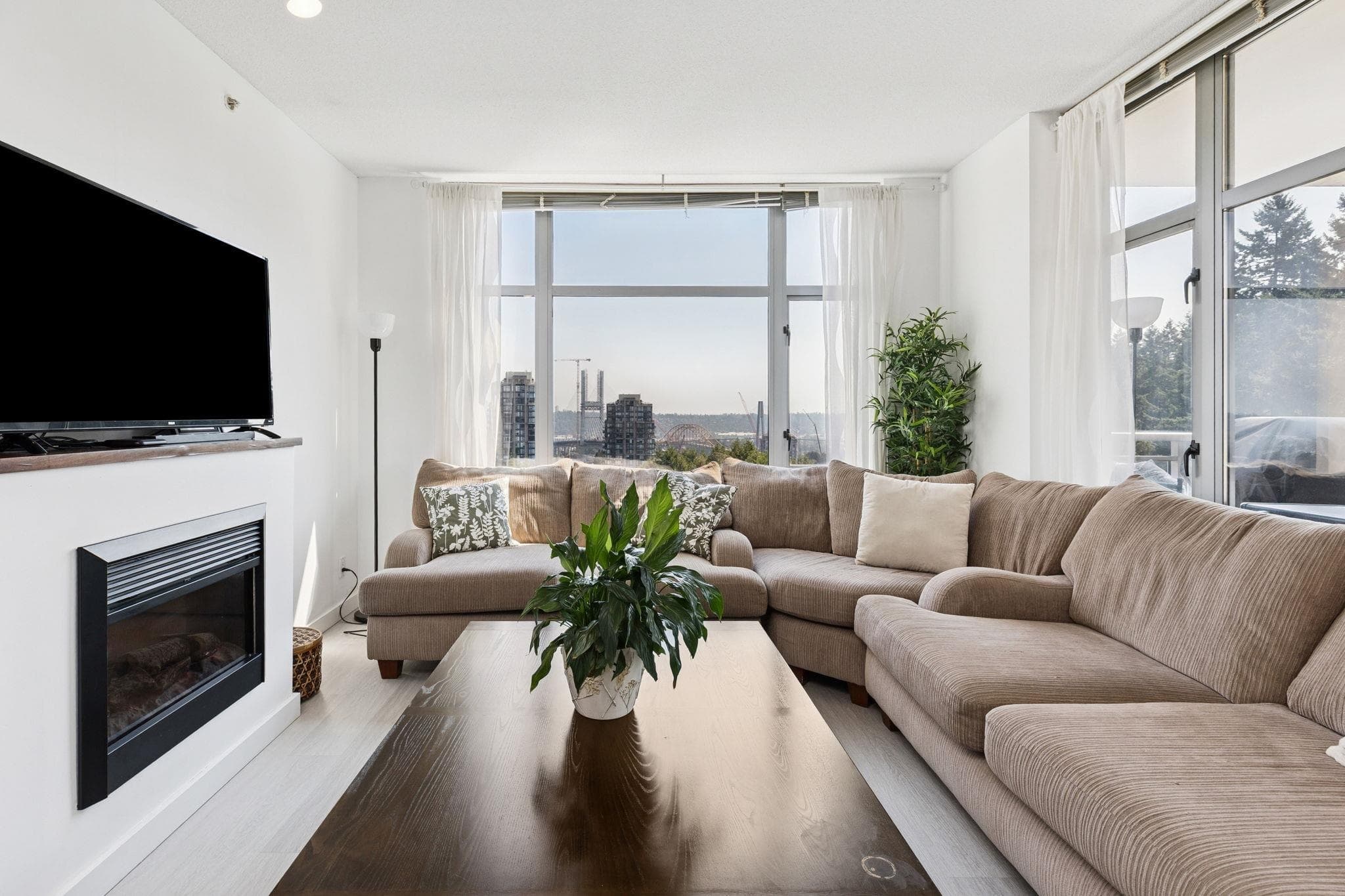 1206 - 280 Ross Drive, New Westminster, V3L 0C2 — photo 1