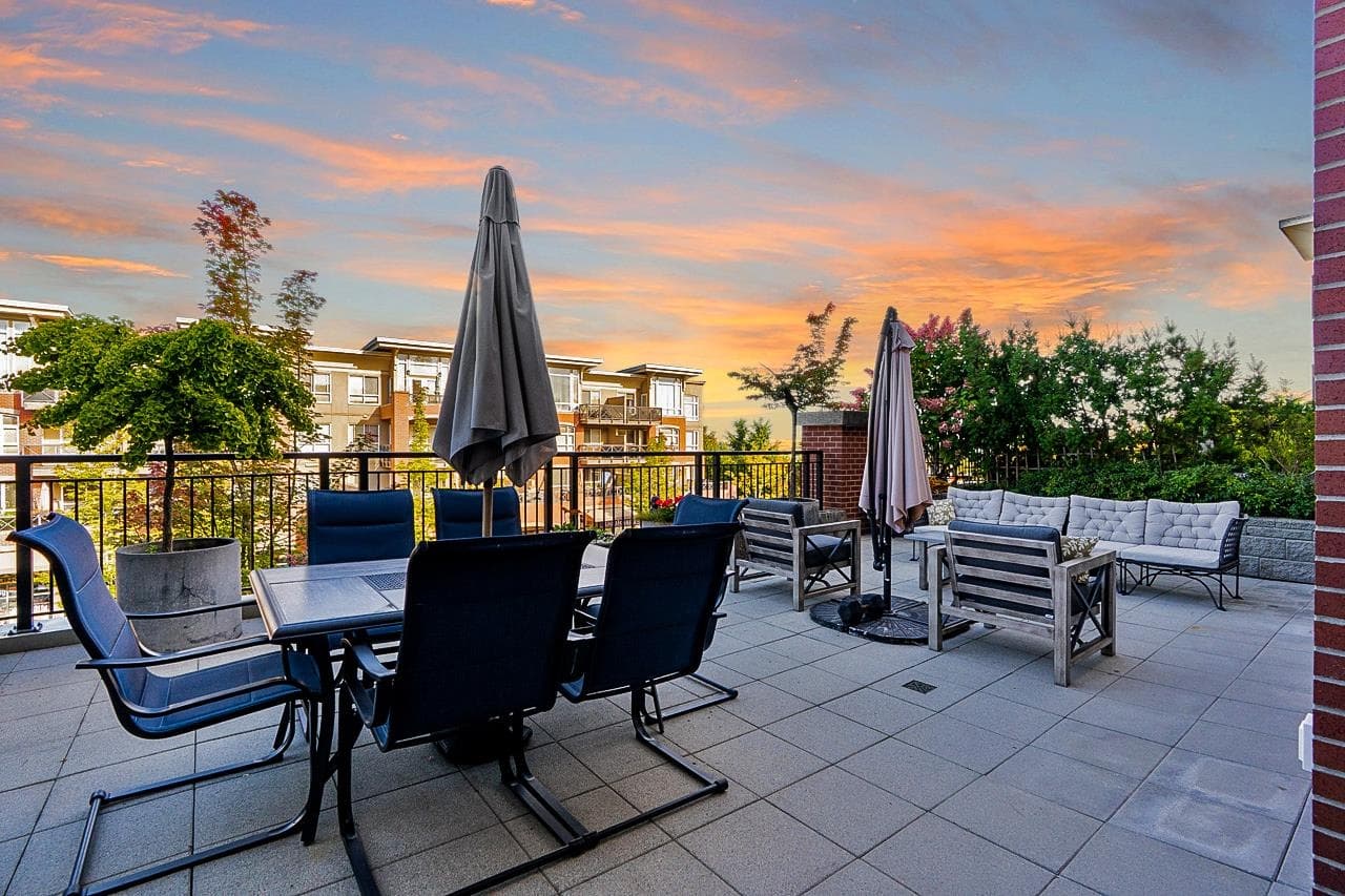 203 - 2950 King George Boulevard, Surrey — sold