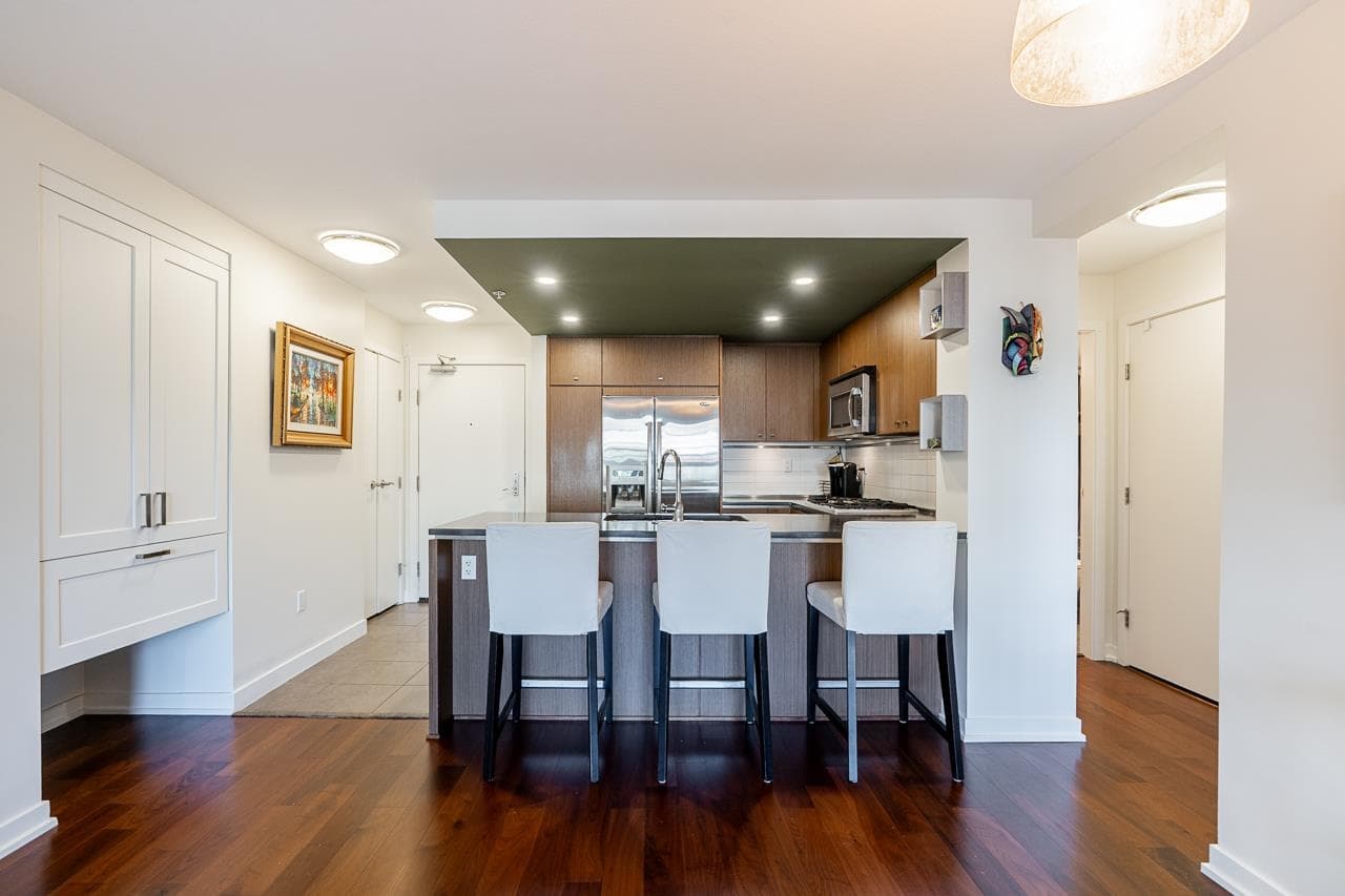 203 - 2950 King George Boulevard, Surrey, V4P 0E5 — photo 5