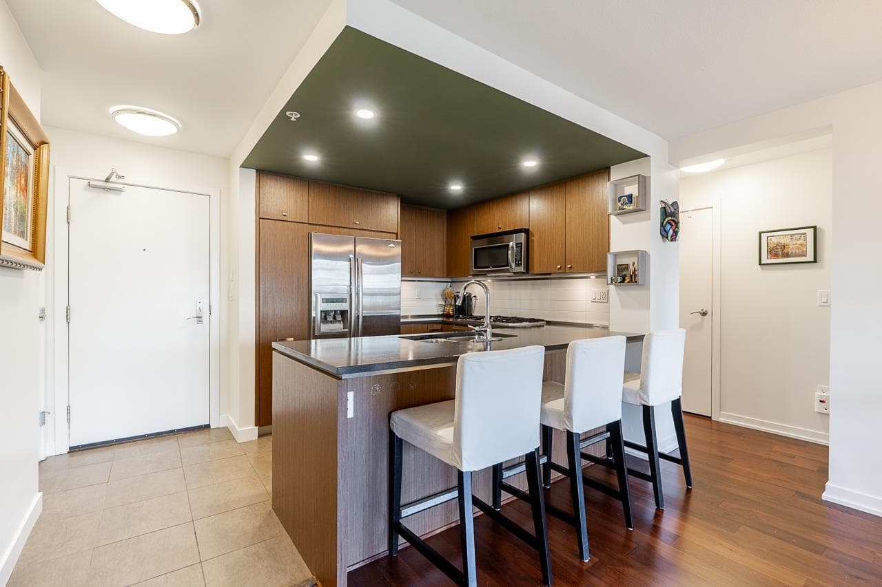 203 - 2950 King George Boulevard, Surrey, V4P 0E5 — photo 4
