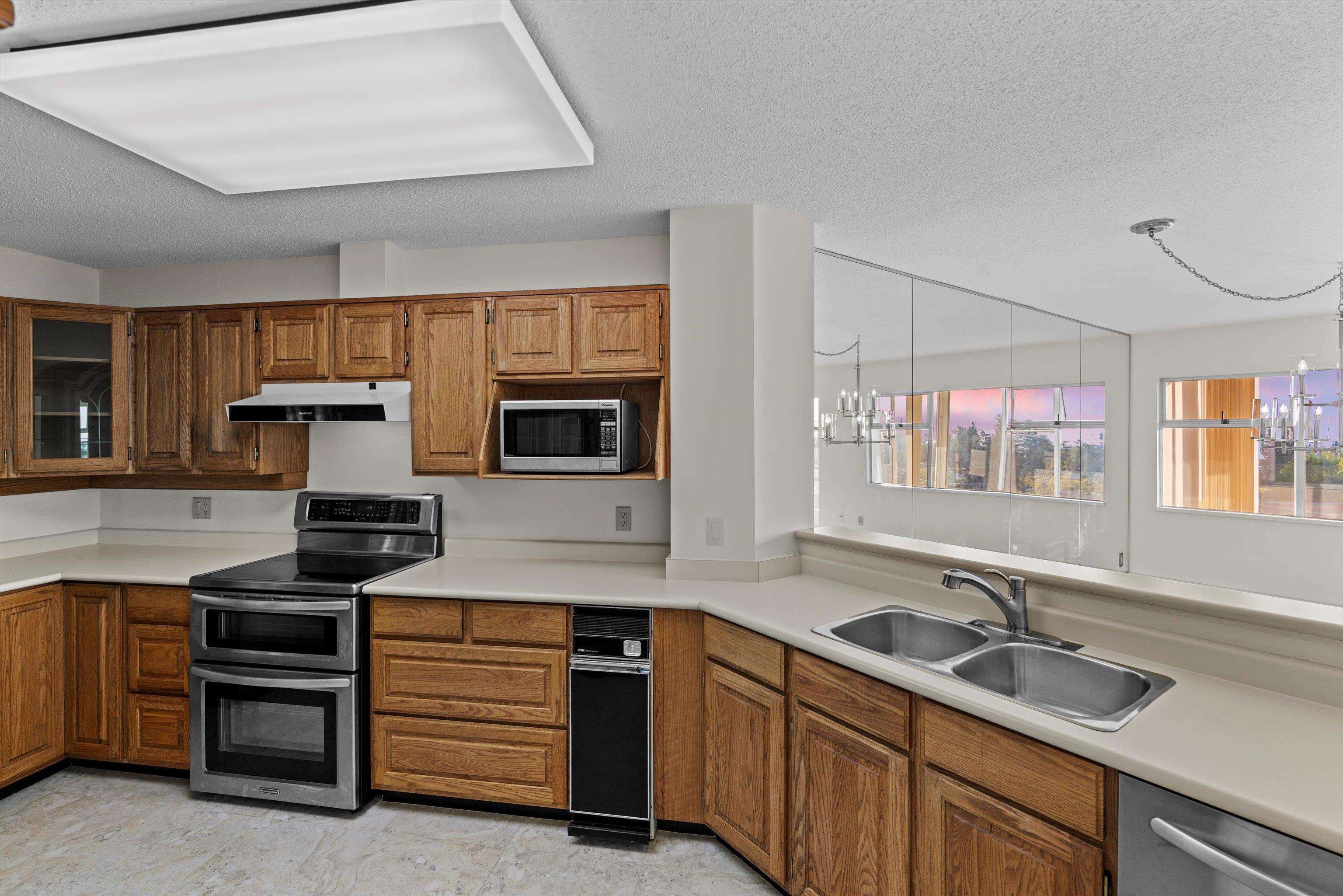 413 - 1442 Foster Street, White Rock, V4B 3X7 — photo 5