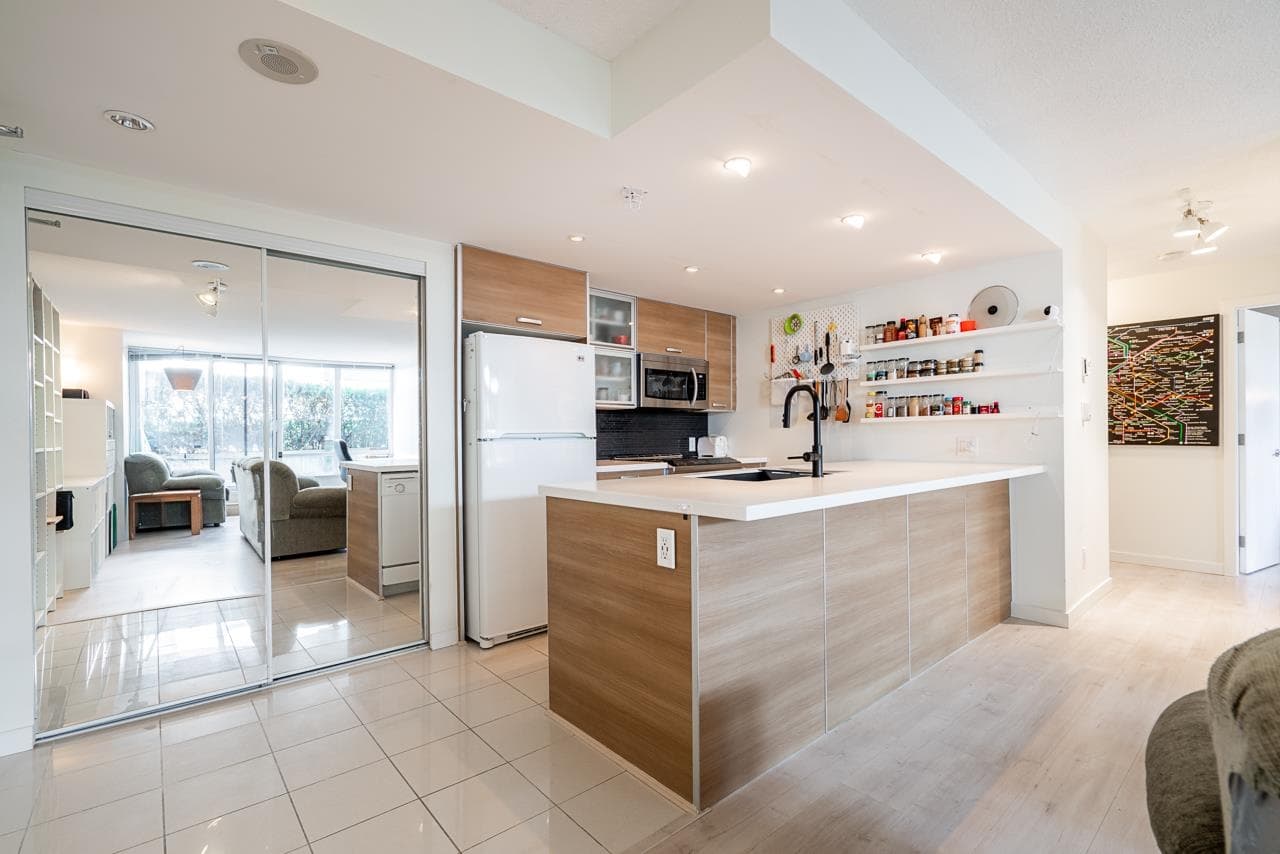 201 - 9981 Whalley Boulevard, Surrey, V3T 0G6 — photo 3