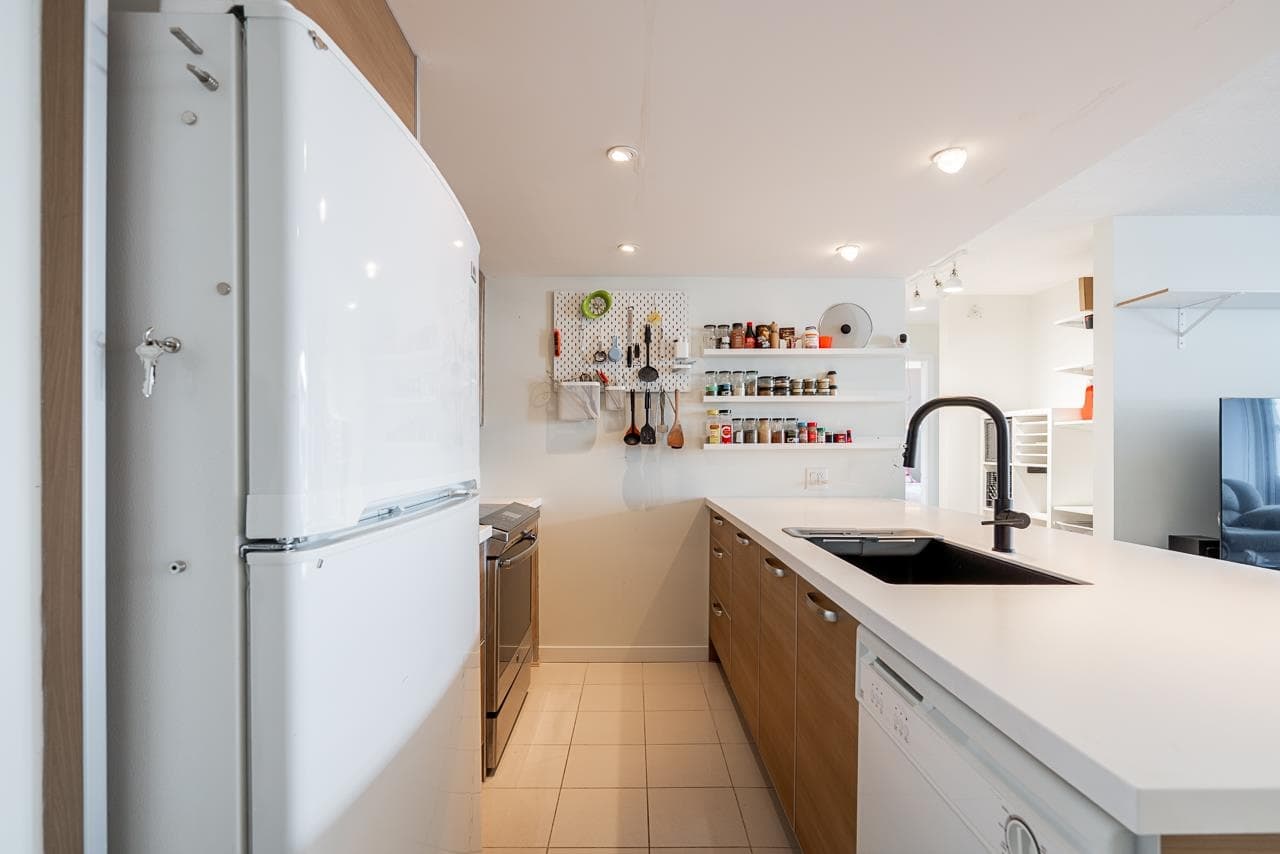 201 - 9981 Whalley Boulevard, Surrey, V3T 0G6 — photo 4