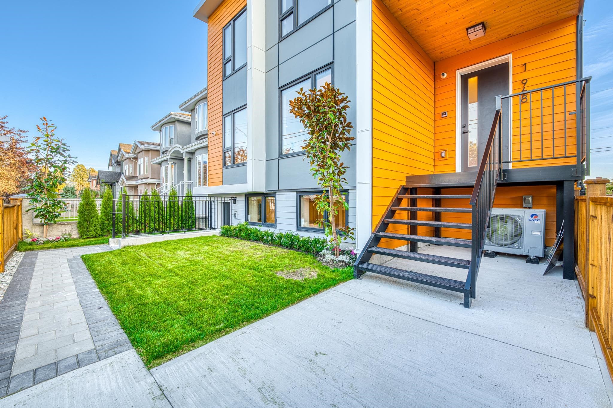 1 - 968 E 55th Avenue, Vancouver, V5X 1N9 — photo 2