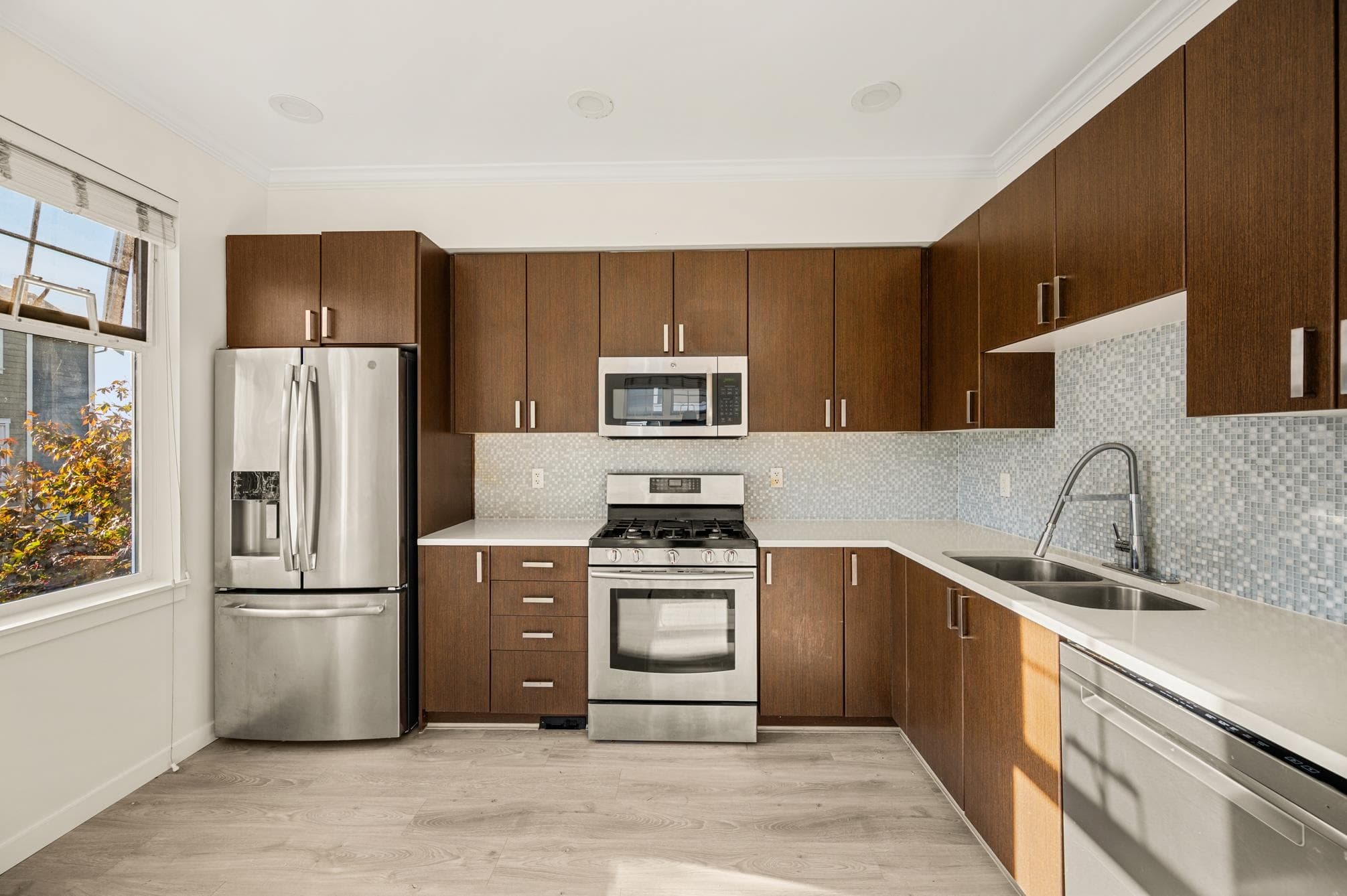 32 - 1111 Ewen Avenue, New Westminster, V3M 5E3 — photo 1