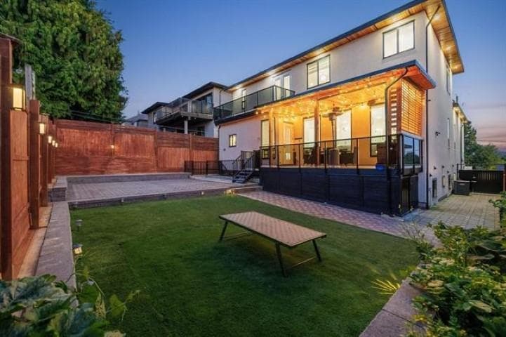 18065 58a Avenue, Surrey, V3S 1N7 — photo 2