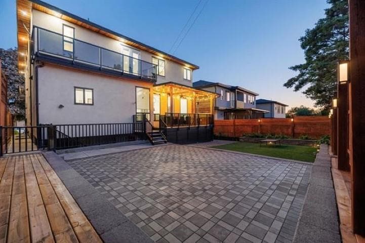 18065 58a Avenue, Surrey, V3S 1N7 — photo 3
