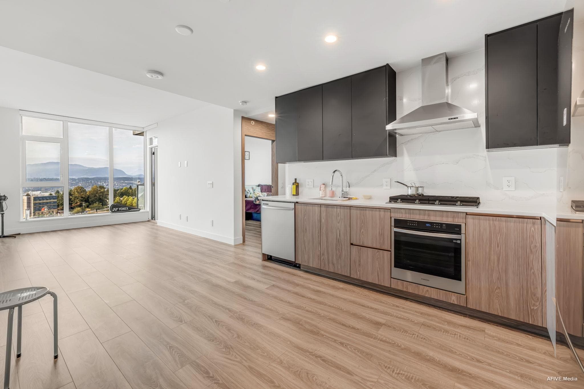 1002 - 10750 135a Street, Surrey, V3T 0V4 — photo 3