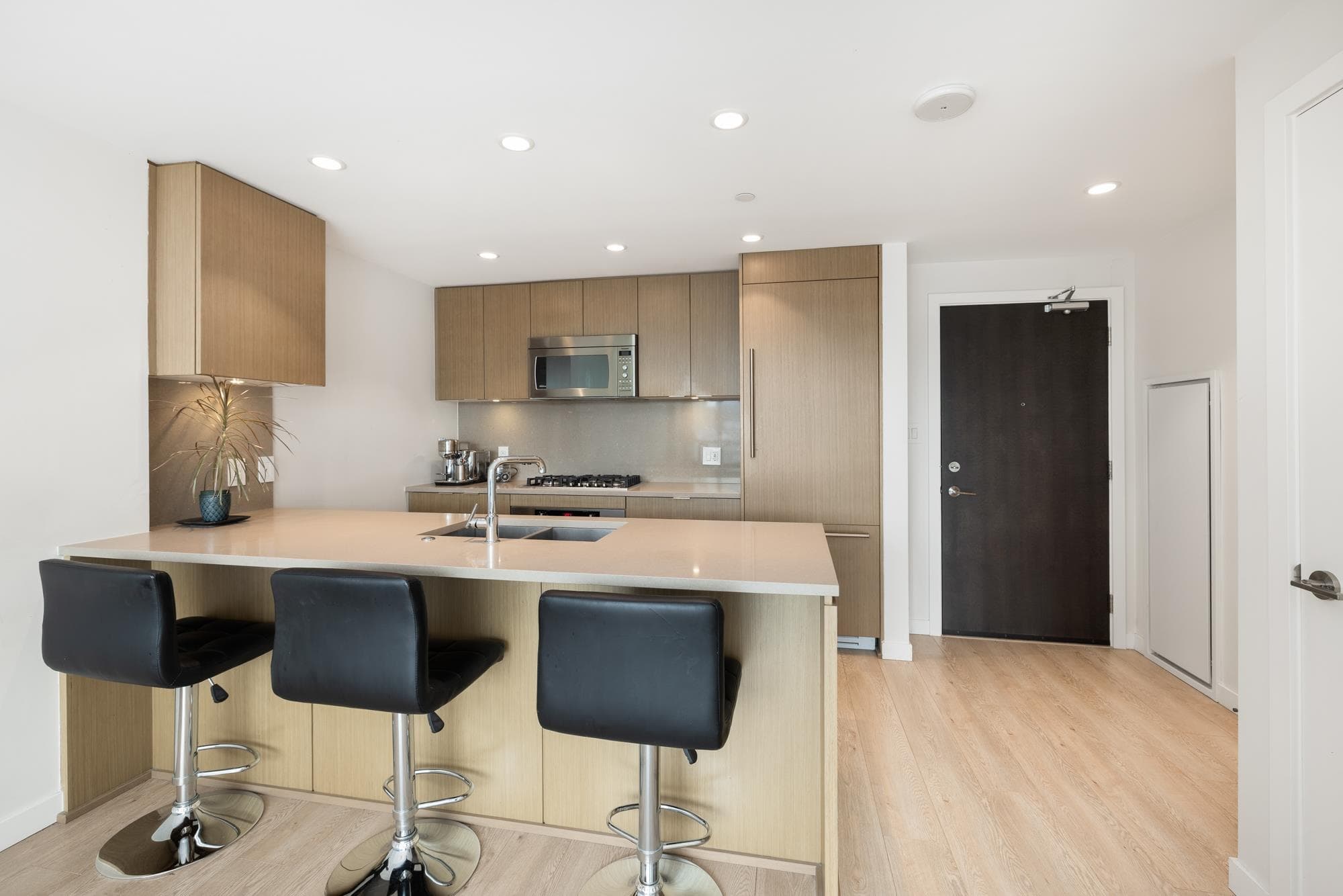 810 - 125 E 14th Street, North Vancouver, V7L 0E6 — photo 4