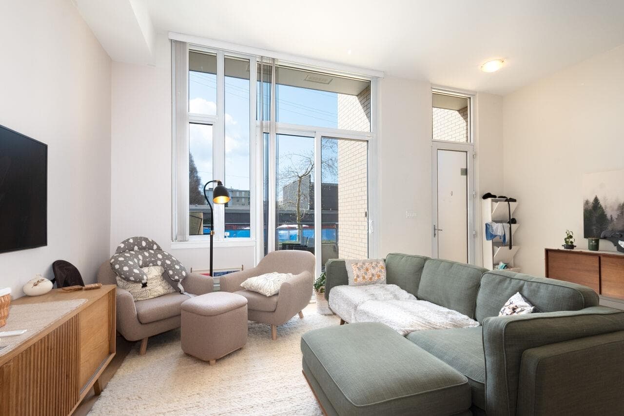 2063 W 10th Avenue, Vancouver, V6J 0H1 — photo 2