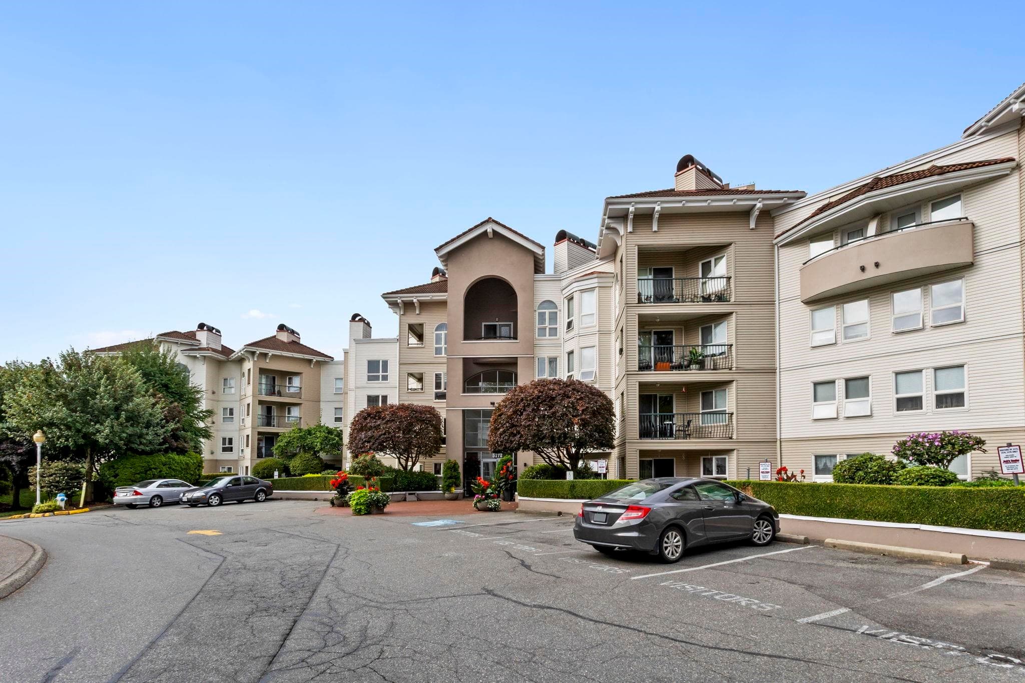 201 - 3172 Gladwin Road, Abbotsford, V2T 5T3 — photo 2