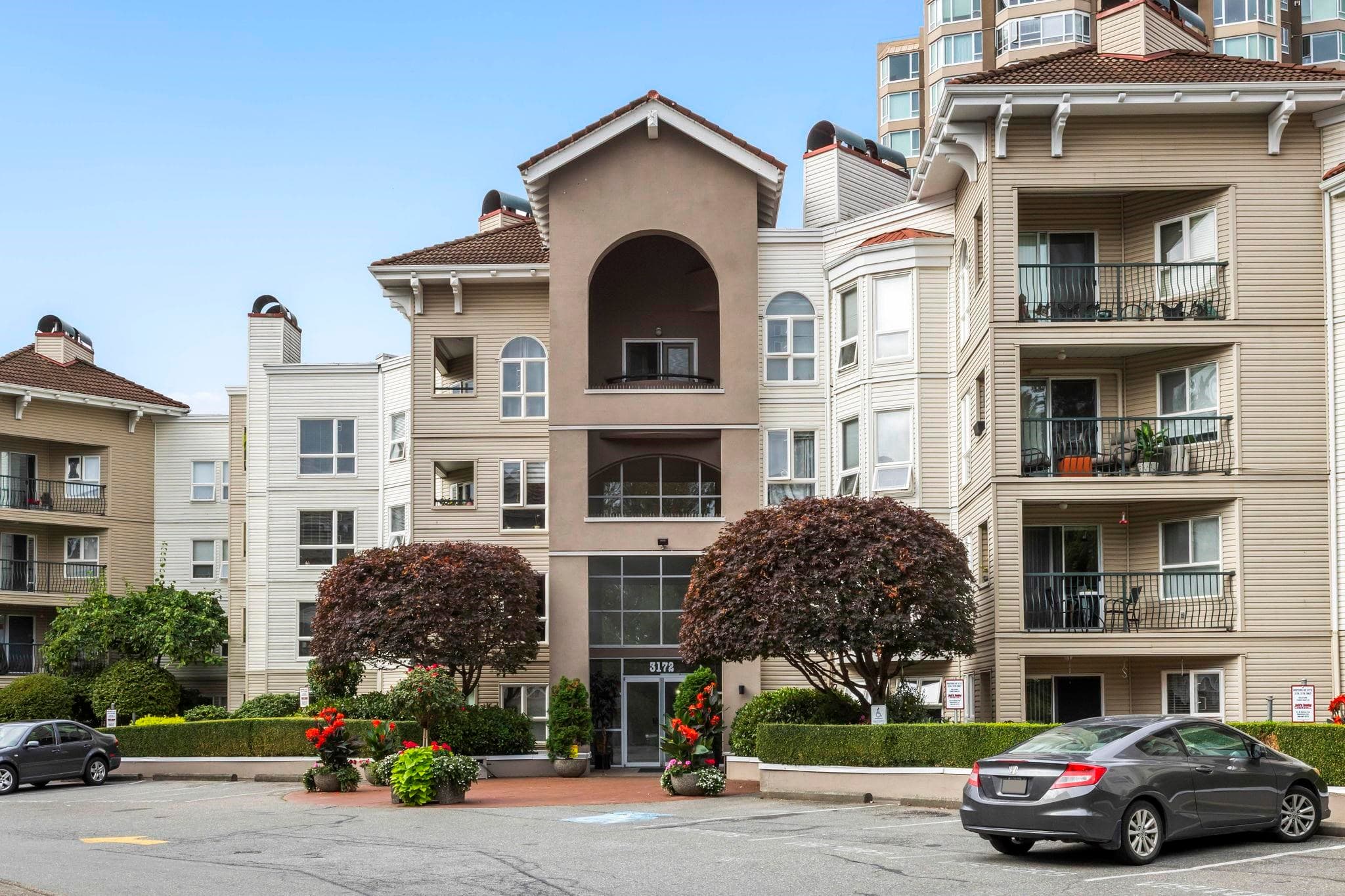 201 - 3172 Gladwin Road, Abbotsford, V2T 5T3 — photo 1