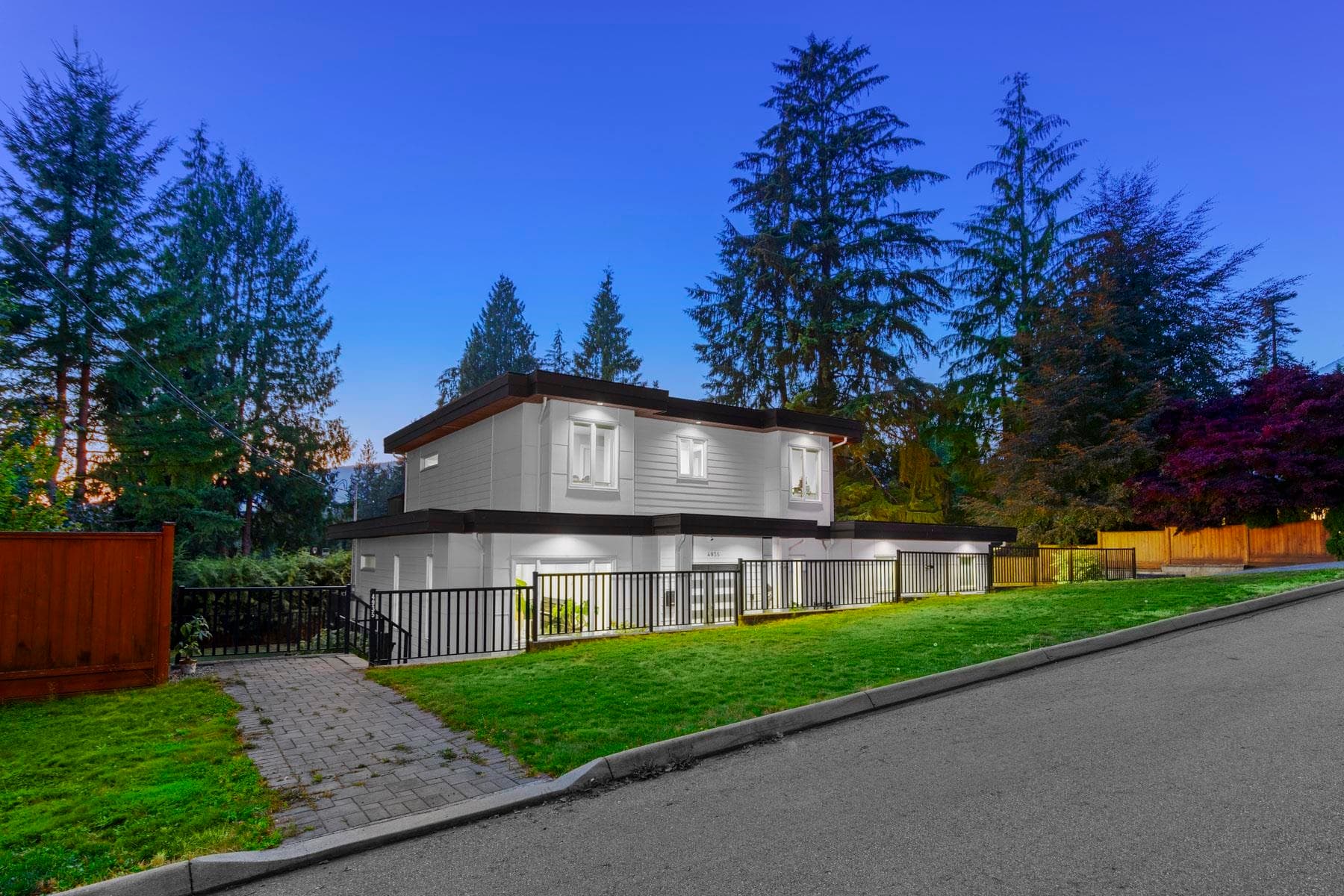 4935 Cedarcrest Avenue, North Vancouver