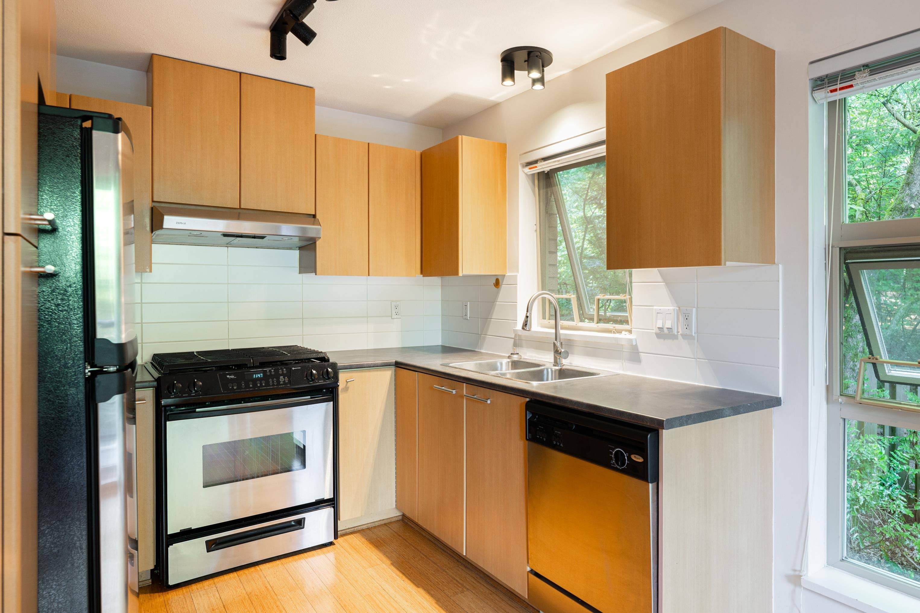 203 - 9329 University Crescent, Burnaby, V5A 4Y4 — photo 5