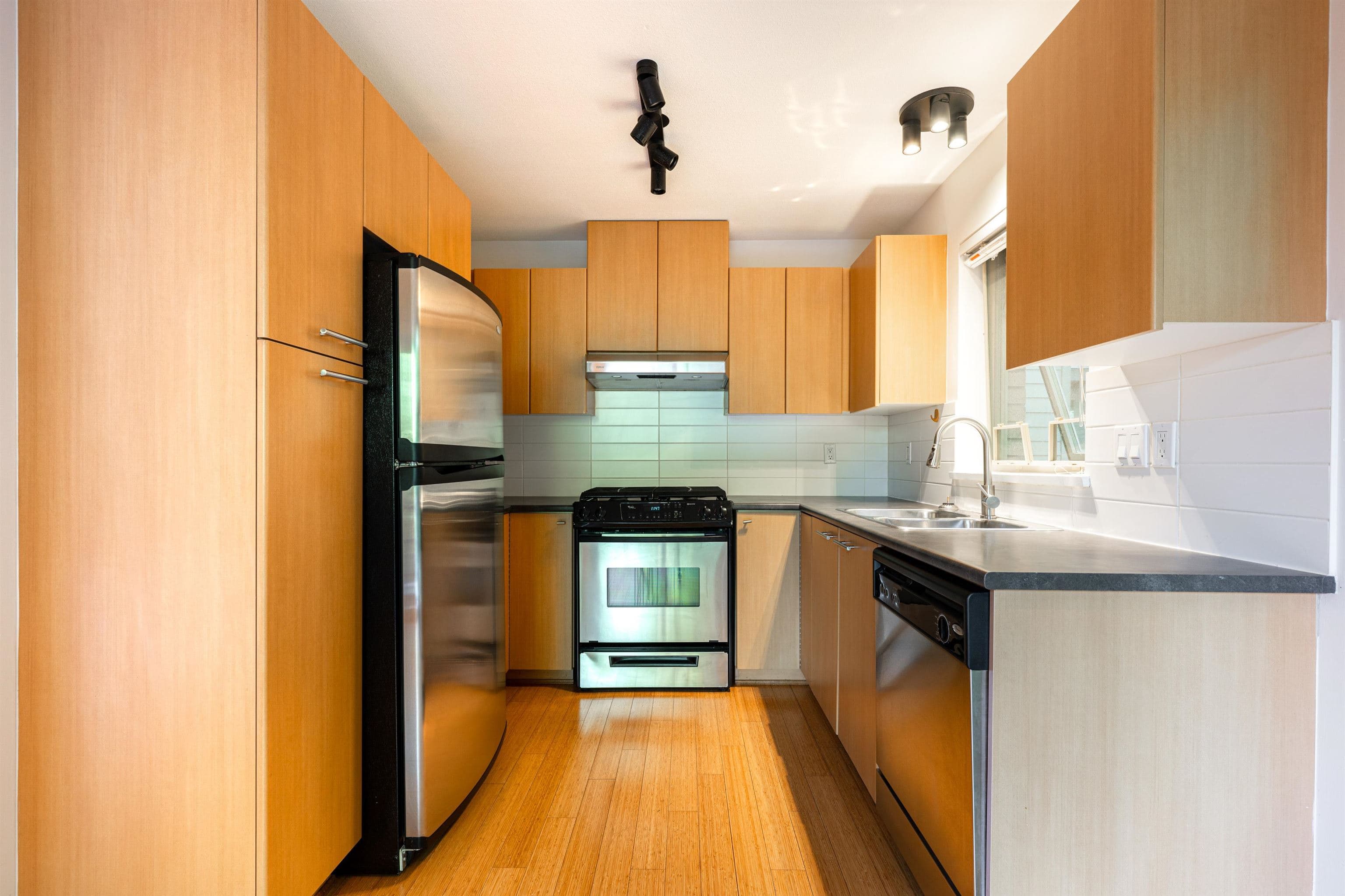 203 - 9329 University Crescent, Burnaby, V5A 4Y4 — photo 4