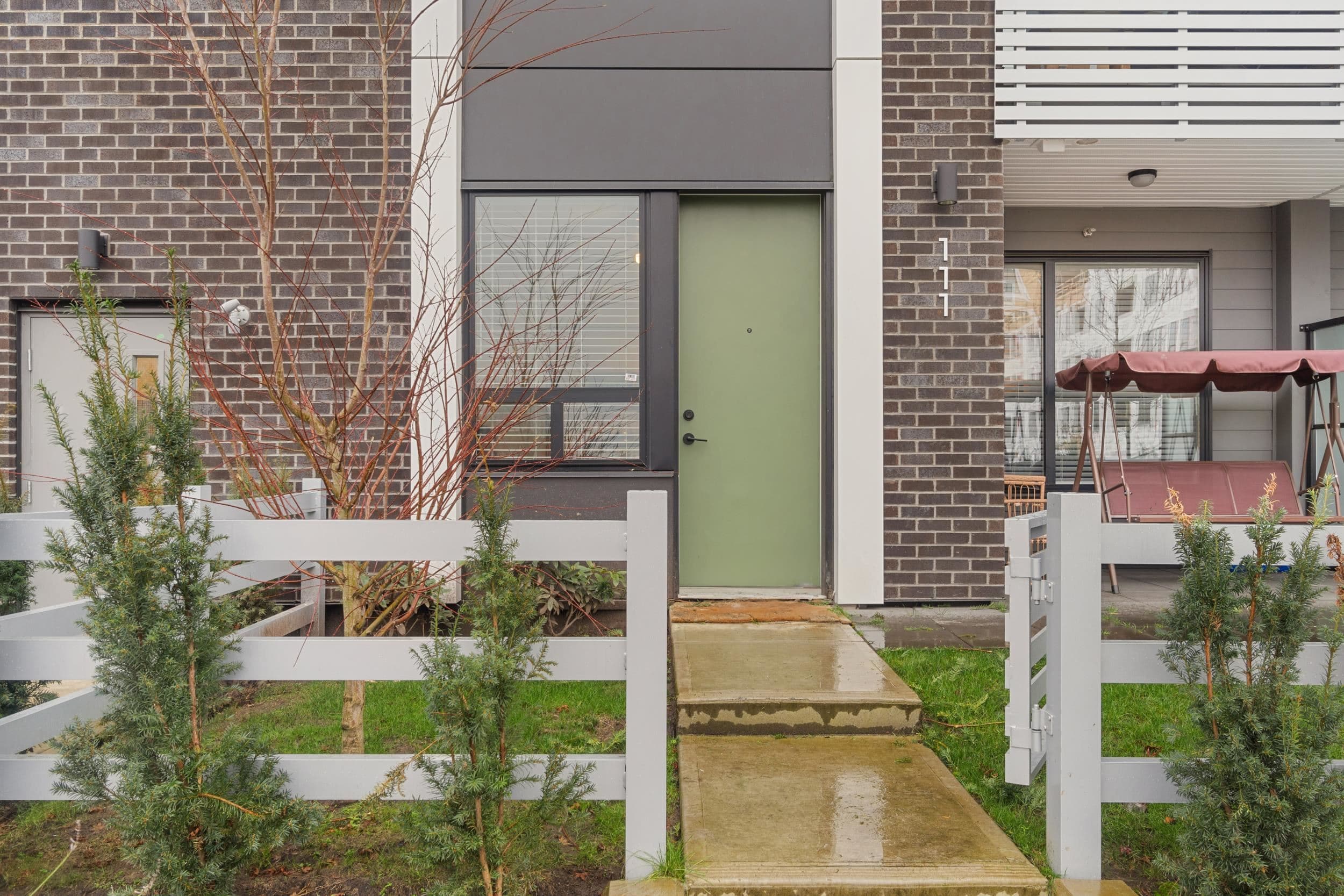 111 - 15848 Fraser Highway, Surrey, V4N 6X6 — photo 2