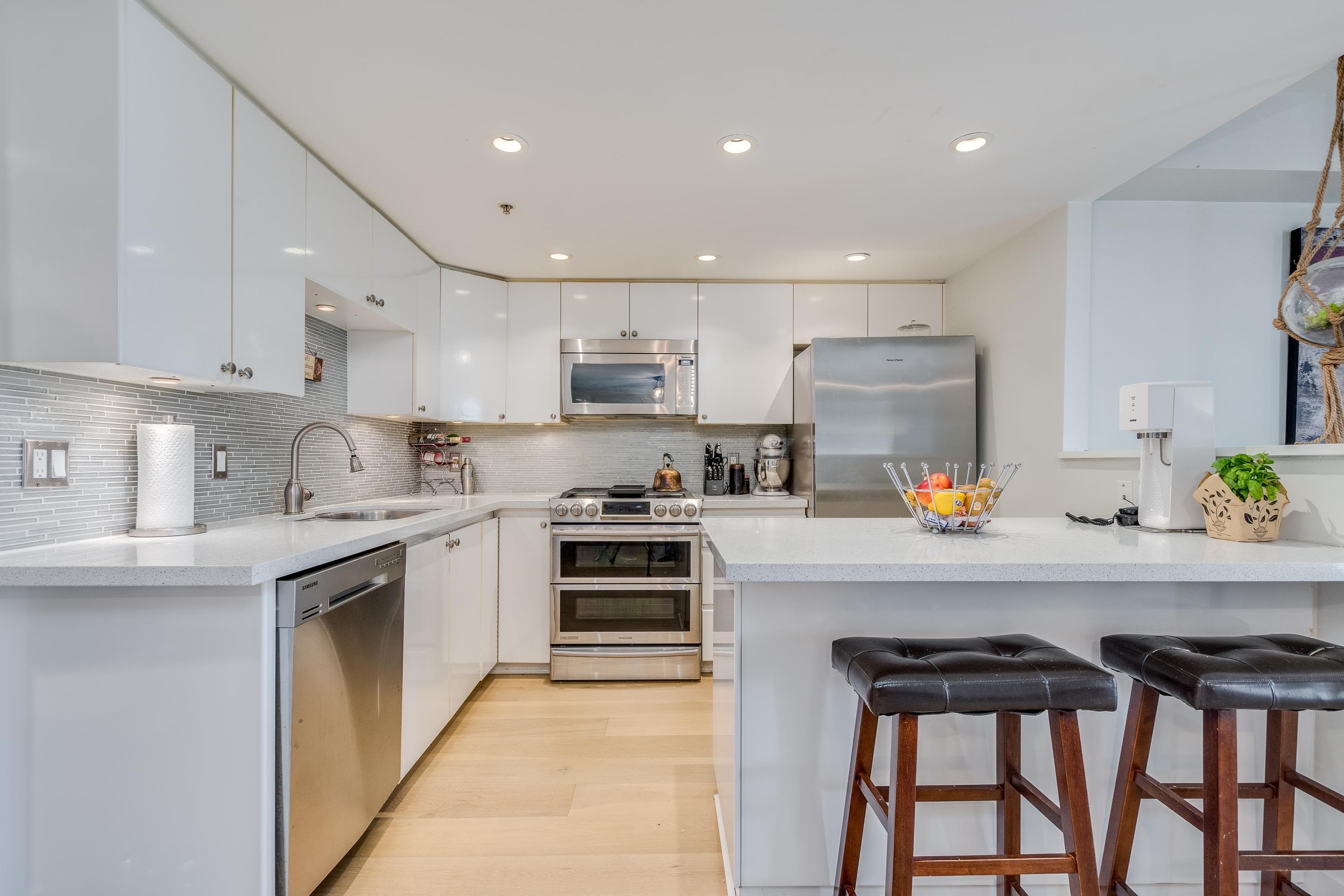 601 - 1128 Quebec Street, Vancouver, V6A 4E1 — photo 2