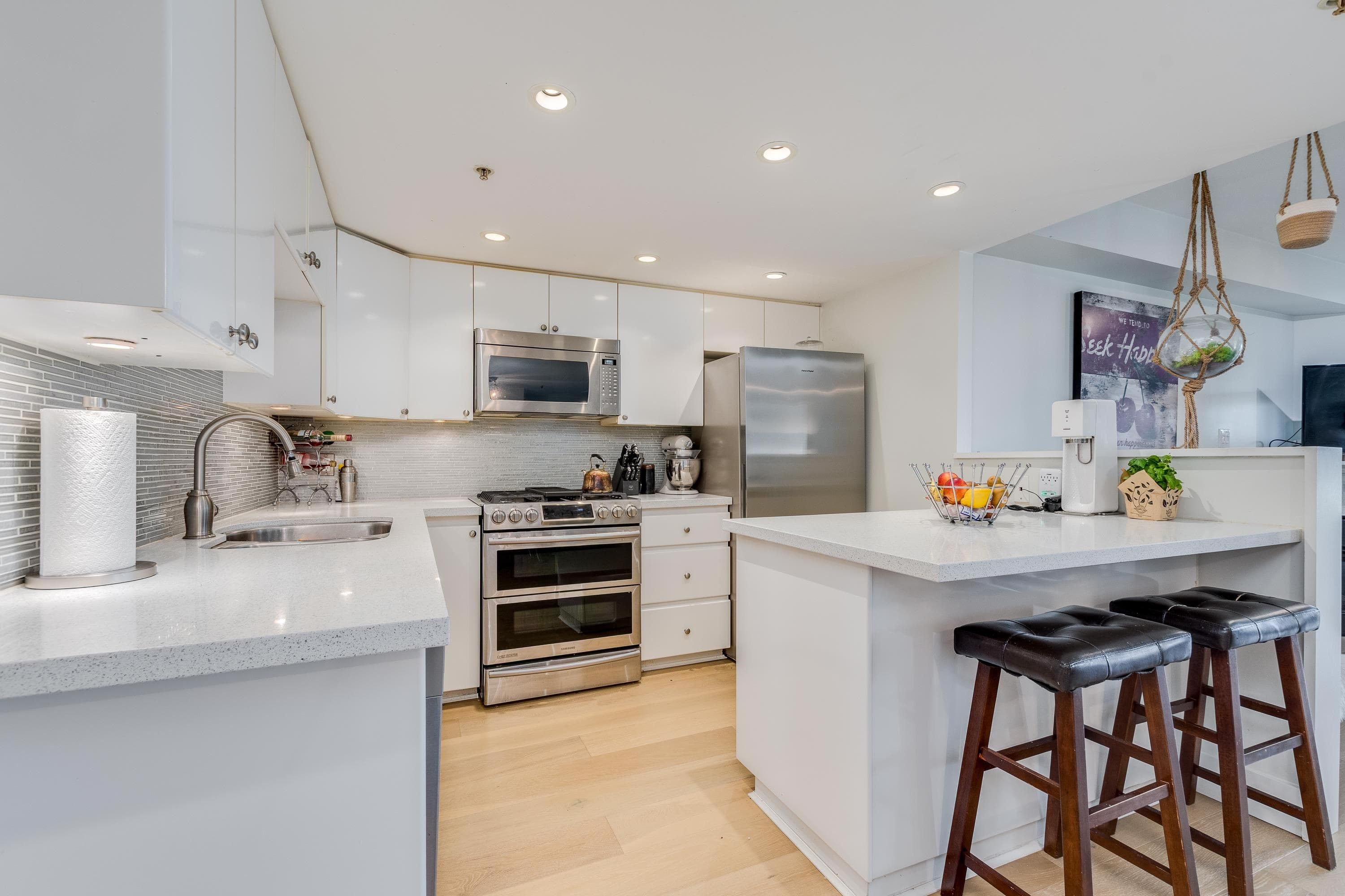 601 - 1128 Quebec Street, Vancouver — sold